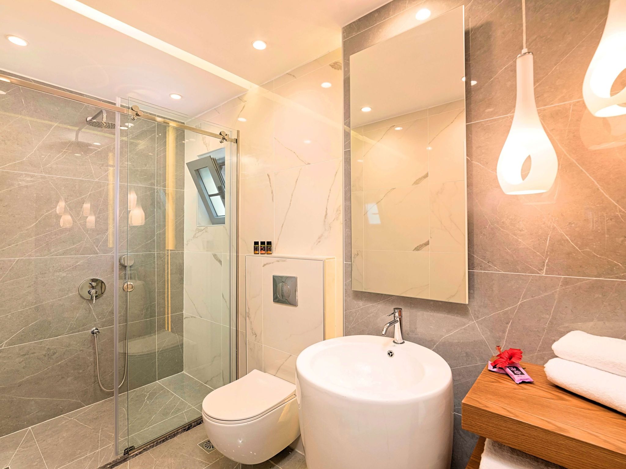 "Mistral Suite" mit Whirlpool-Image-tags.info