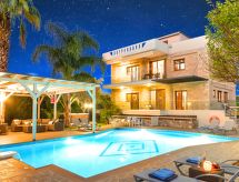 Mirsini Villa: Luxe privévilla met zwembad en jacuzzi, 600m van zee Almyrida - thumbnail 1