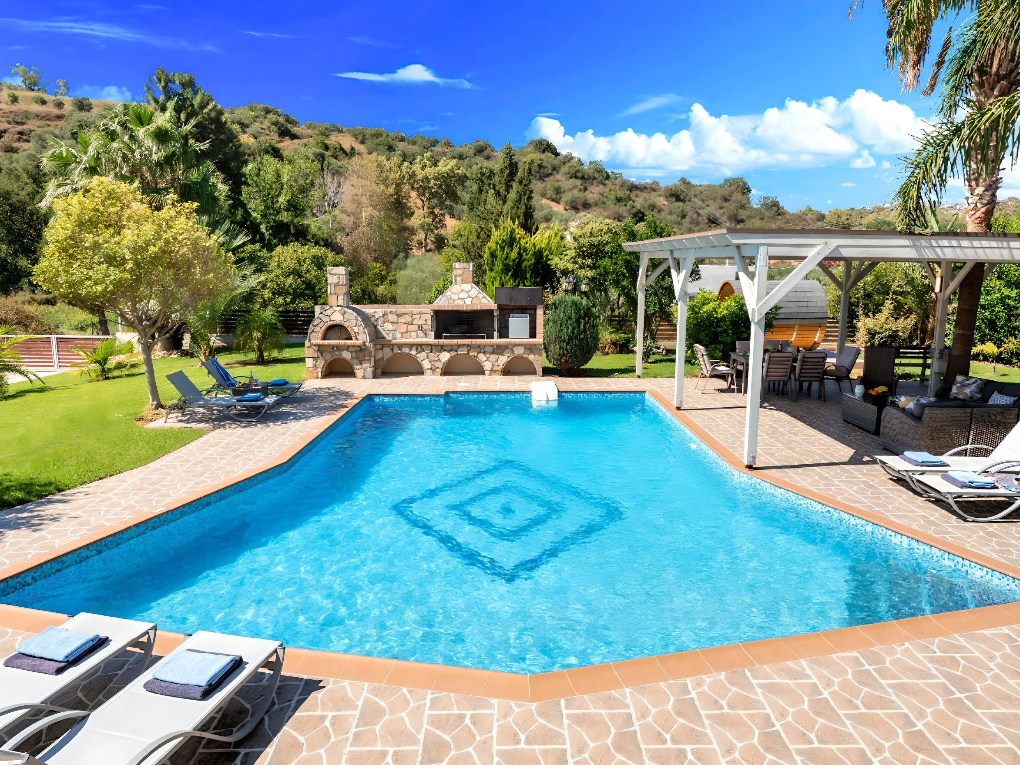 Mirsini Villa Privater Pool Jacuzzi-Binnen