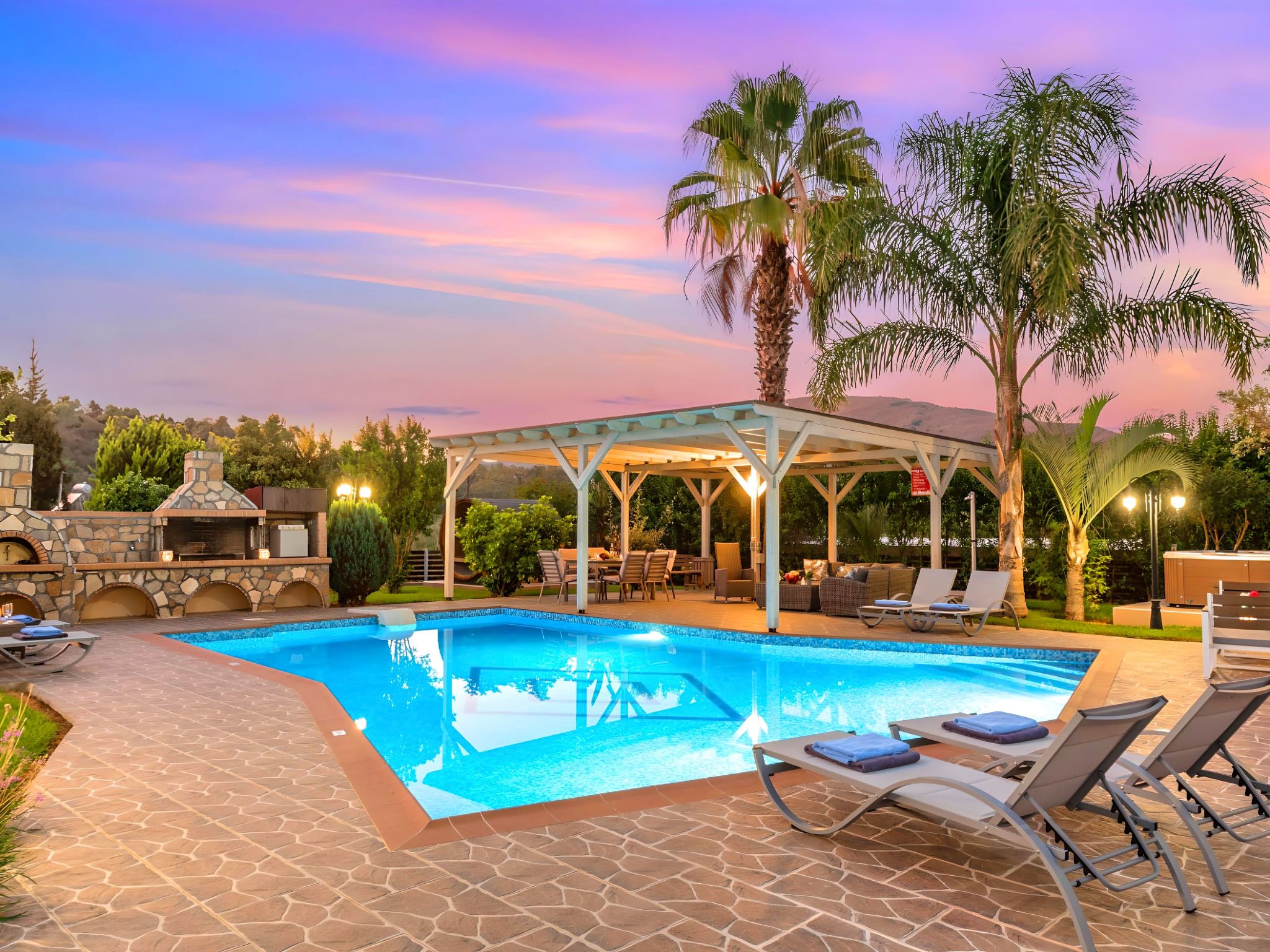 Mirsini Villa Privater Pool Jacuzzi-Binnen