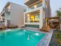 Villa Amelia I Kostenloser 8-Sitzer Mini-Van und Pool