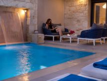 Sfeervolle villa met privézwembad en tuin op 250 meter van zee in Almyrida - thumbnail 1