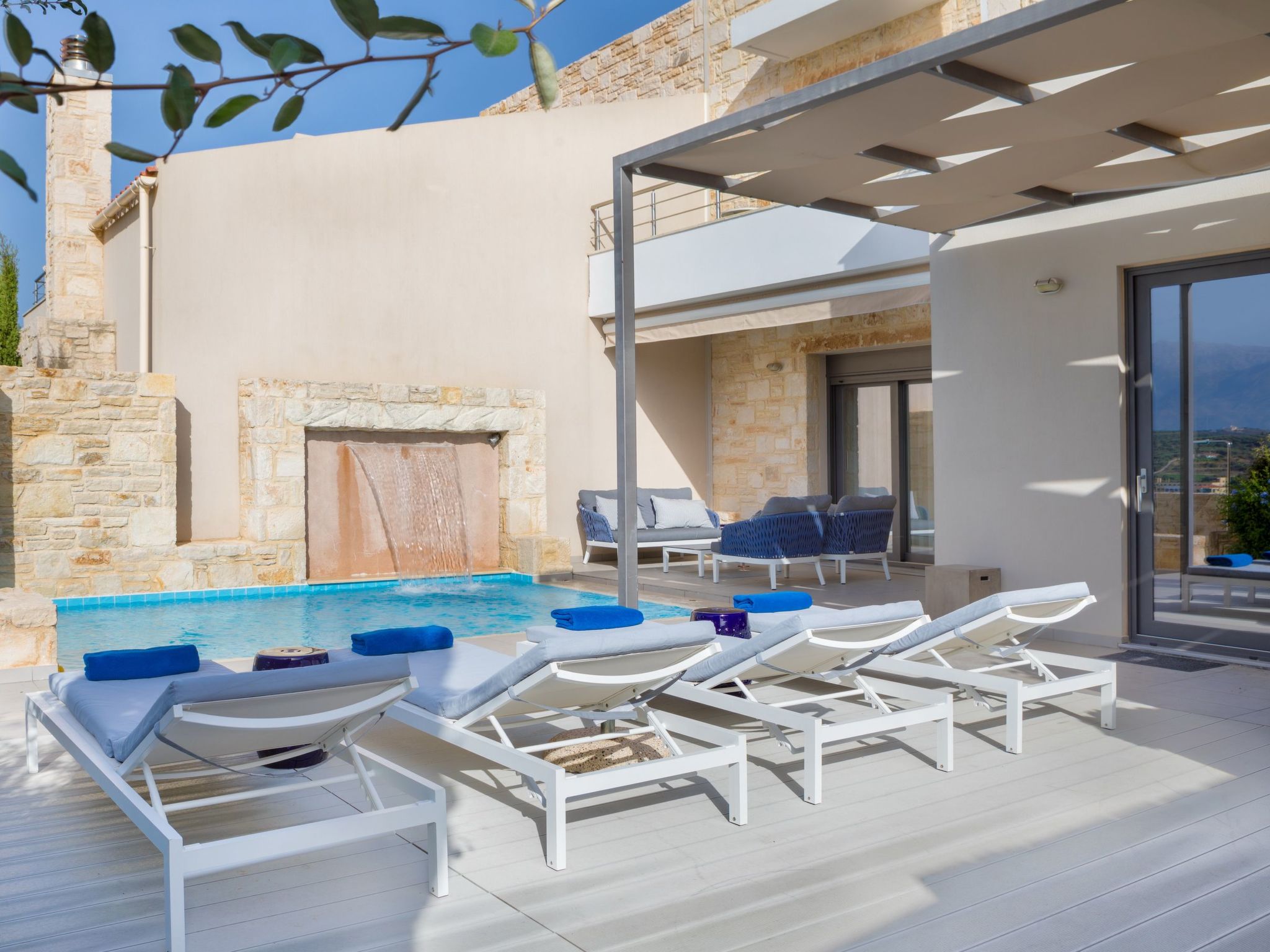 Gut ausgestattete Villa mit Pool und privatem Garten-Binnen