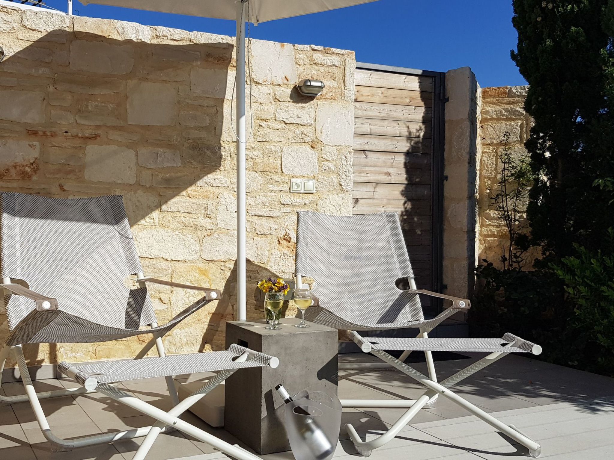 Gut ausgestattete Villa mit Pool und privatem Garten-Binnen