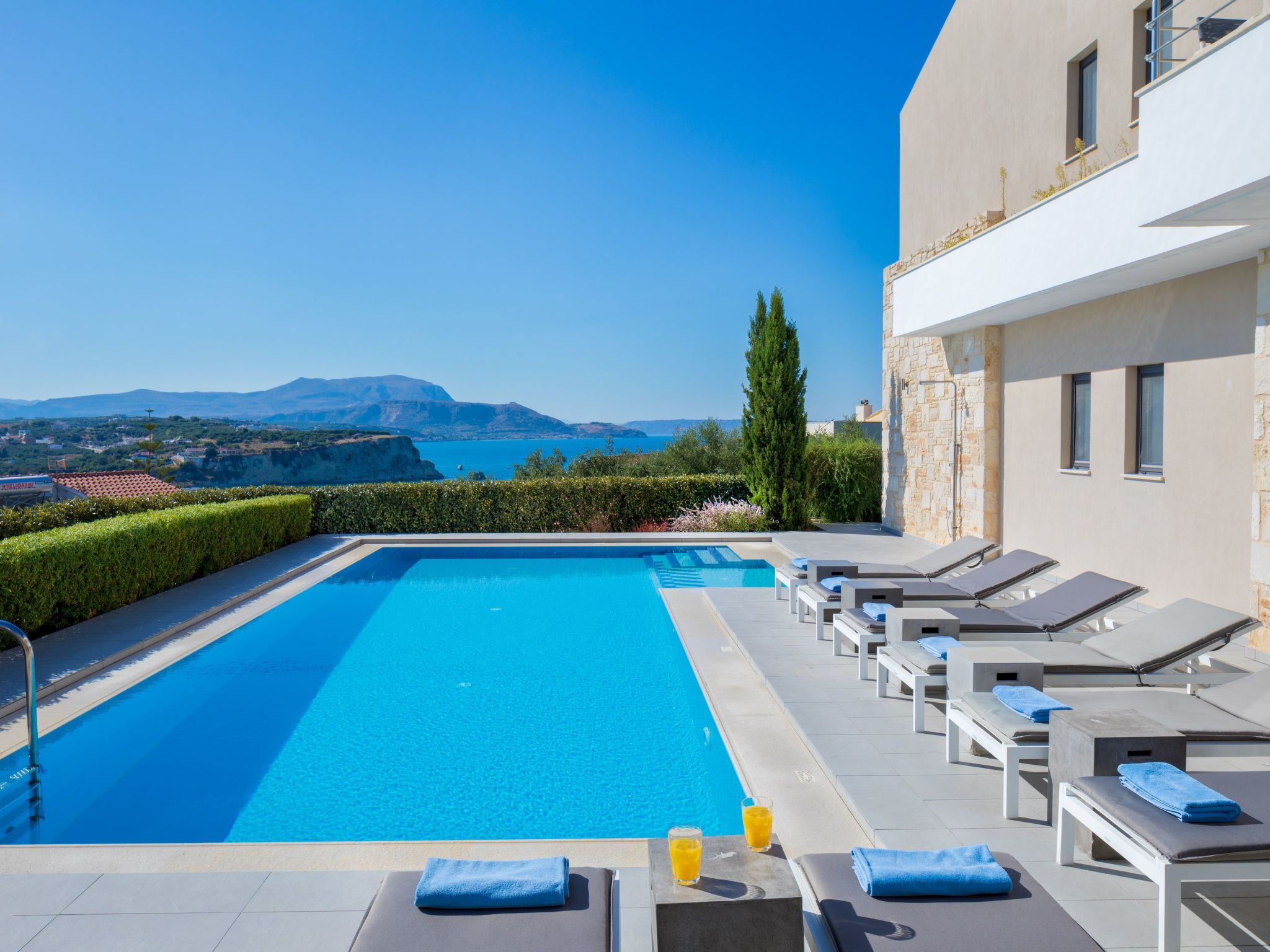 Luxusvilla in Almyrida mit wunderschönem Blick-Binnen