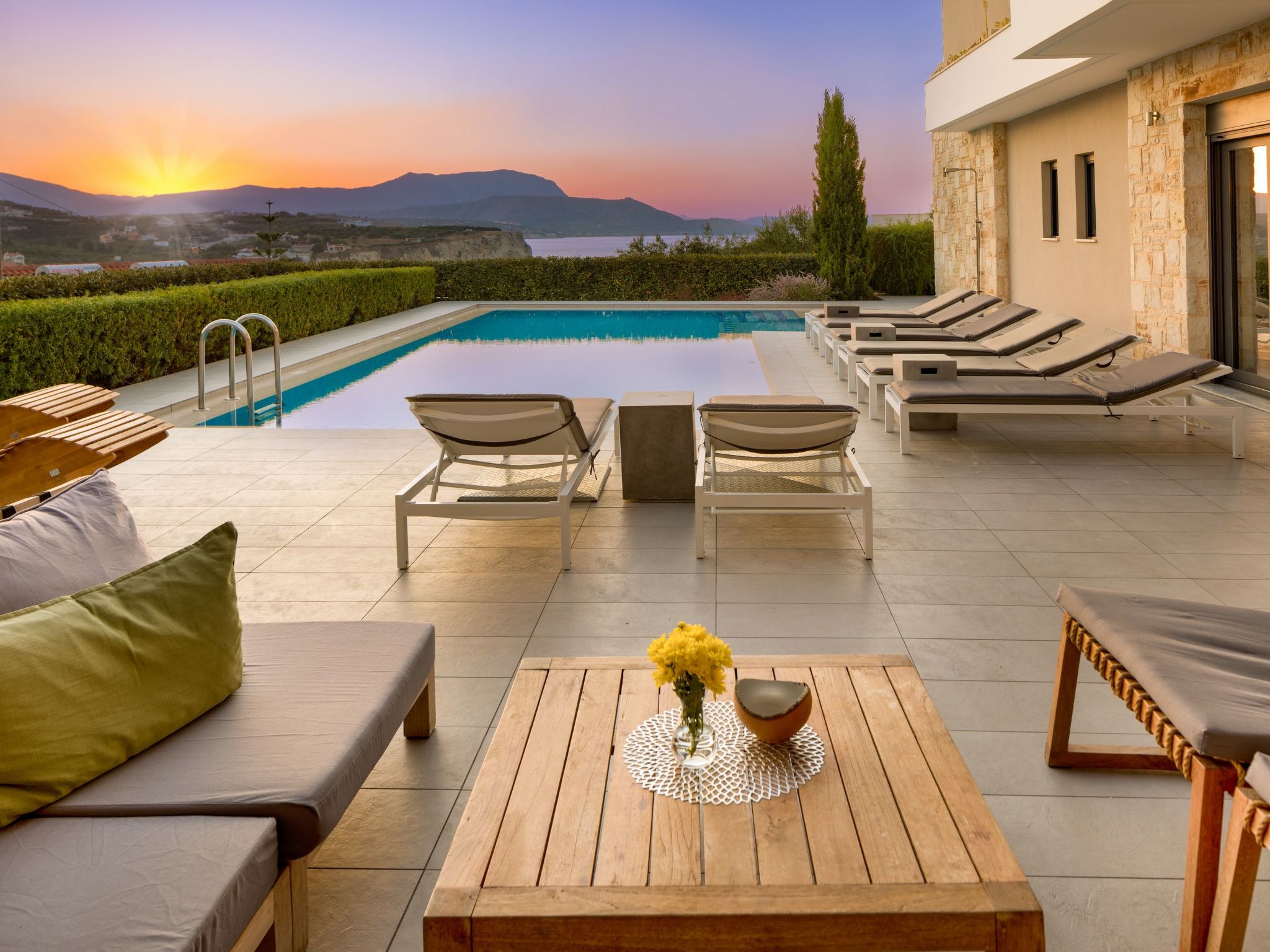 Luxusvilla in Almyrida mit wunderschönem Blick-Binnen