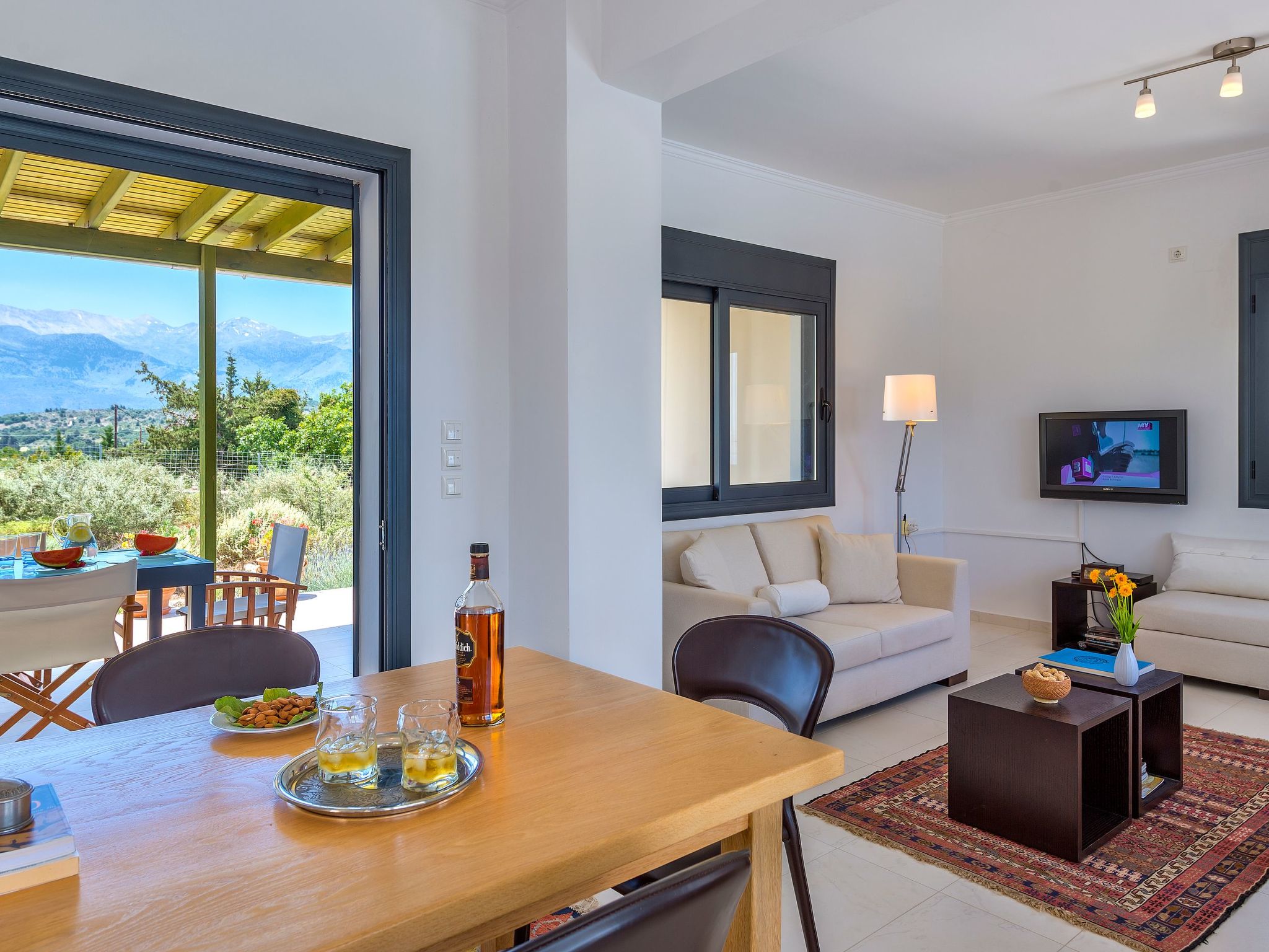 Villa mit Pool für bis zu 8 Personen. Meerblick.-Binnen