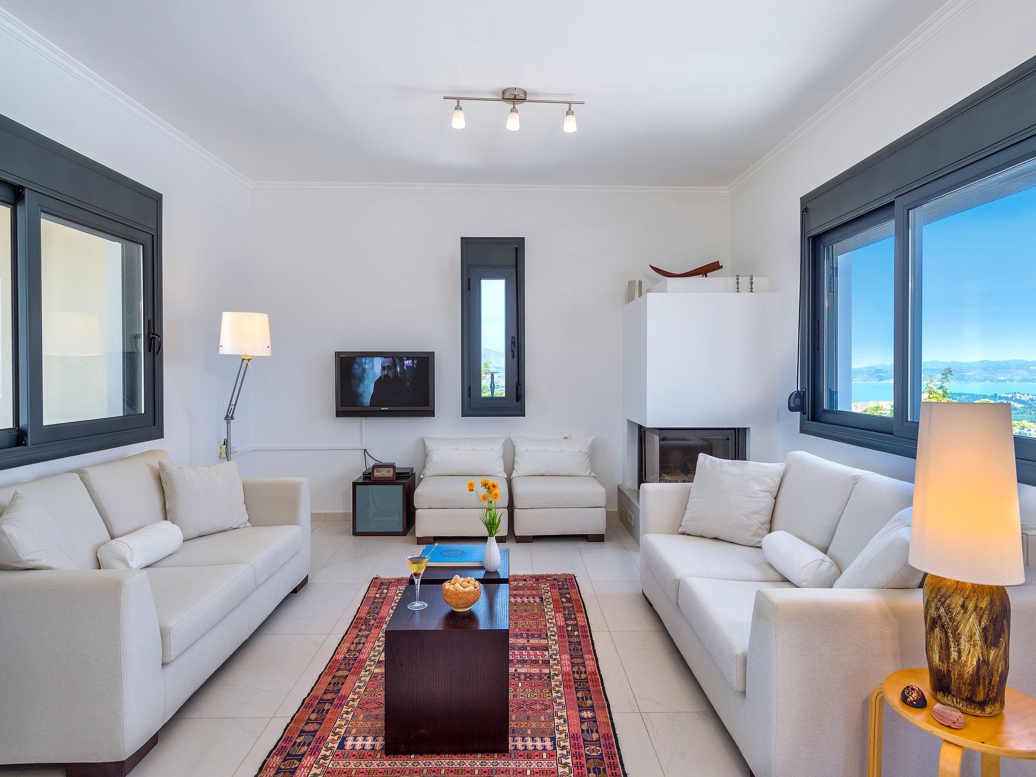 Villa mit Pool für bis zu 8 Personen. Meerblick.-Binnen