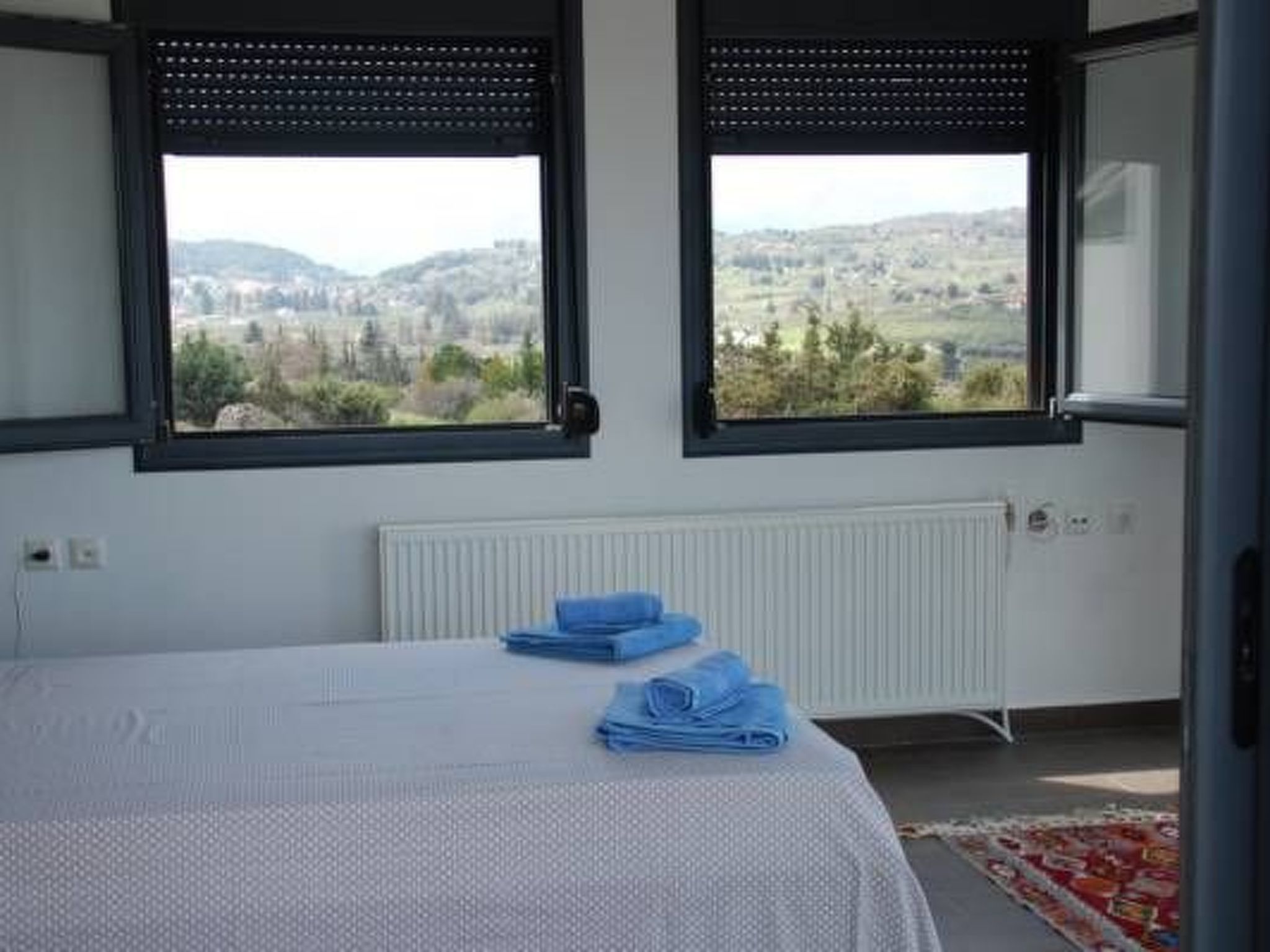 Villa mit Pool für bis zu 8 Personen. Meerblick.-Binnen