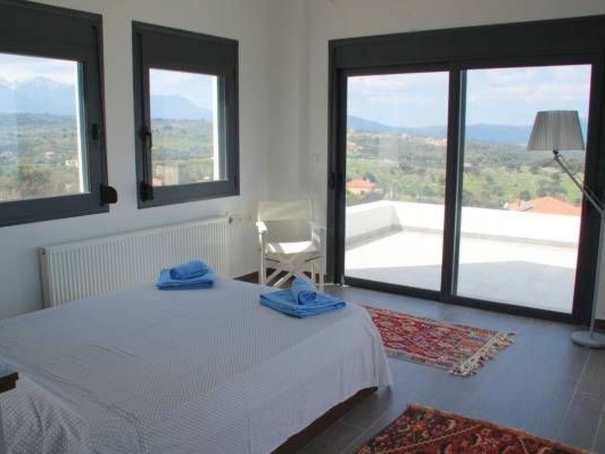 Villa mit Pool für bis zu 8 Personen. Meerblick.-Binnen