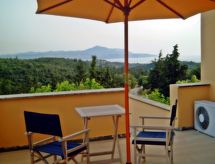 mit Terrasse und Balkon