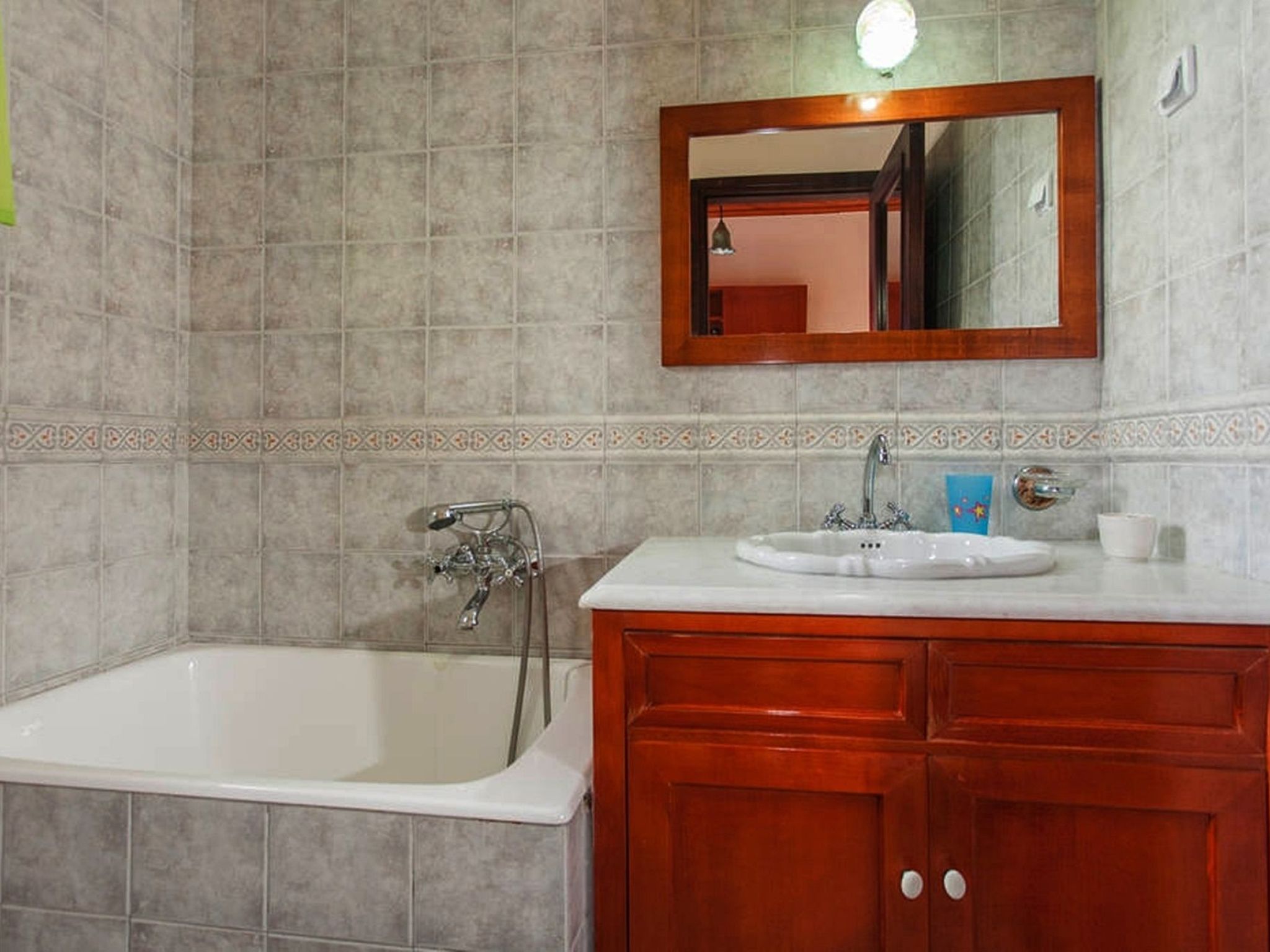 Mit Terrasse und Balkon-Dedans