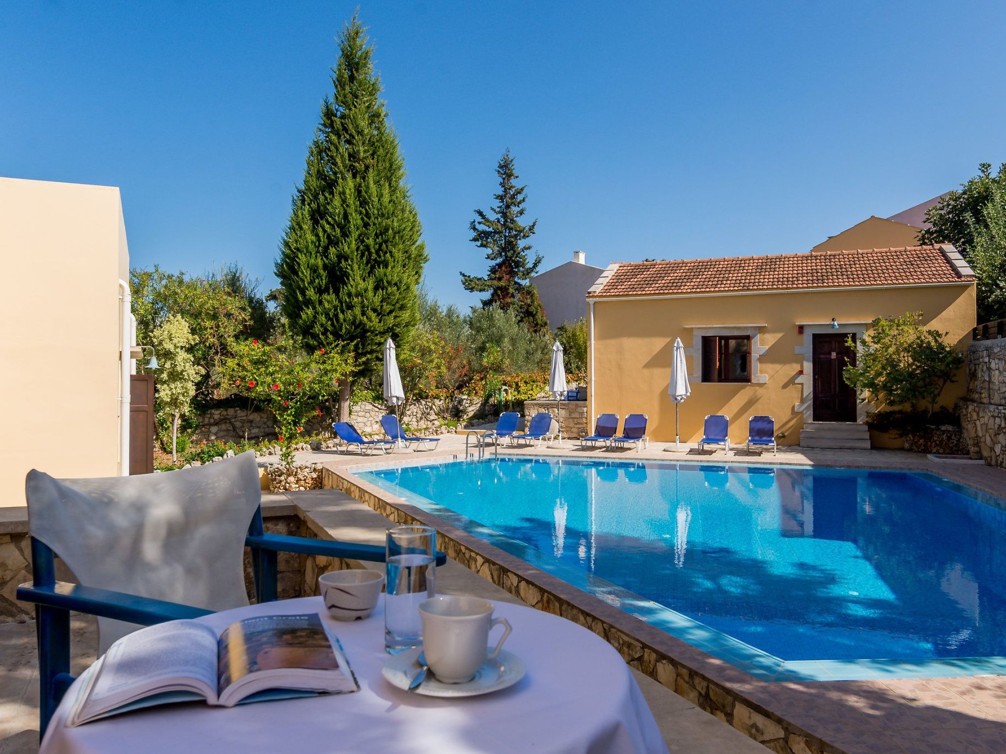 Mit Terrasse und Balkon-Dedans