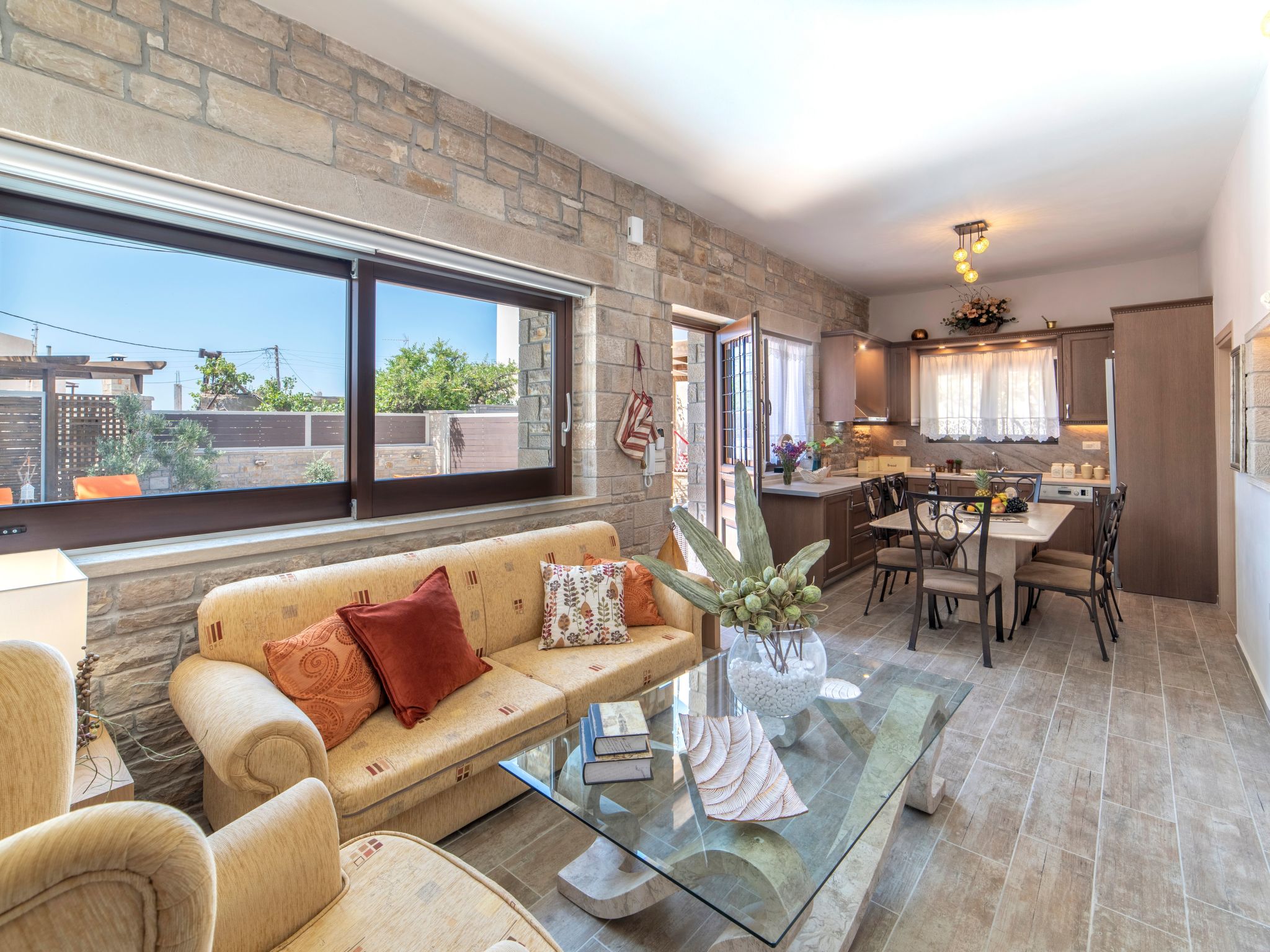 Lemonia für 6 Personen und 3 Kinder-Binnen