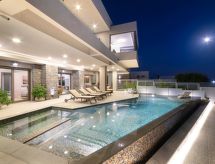 Villa Galilean Moons: Ruim Grieks paradijs voor 27 gasten vlak aan zee in Koutsouras - thumbnail 1