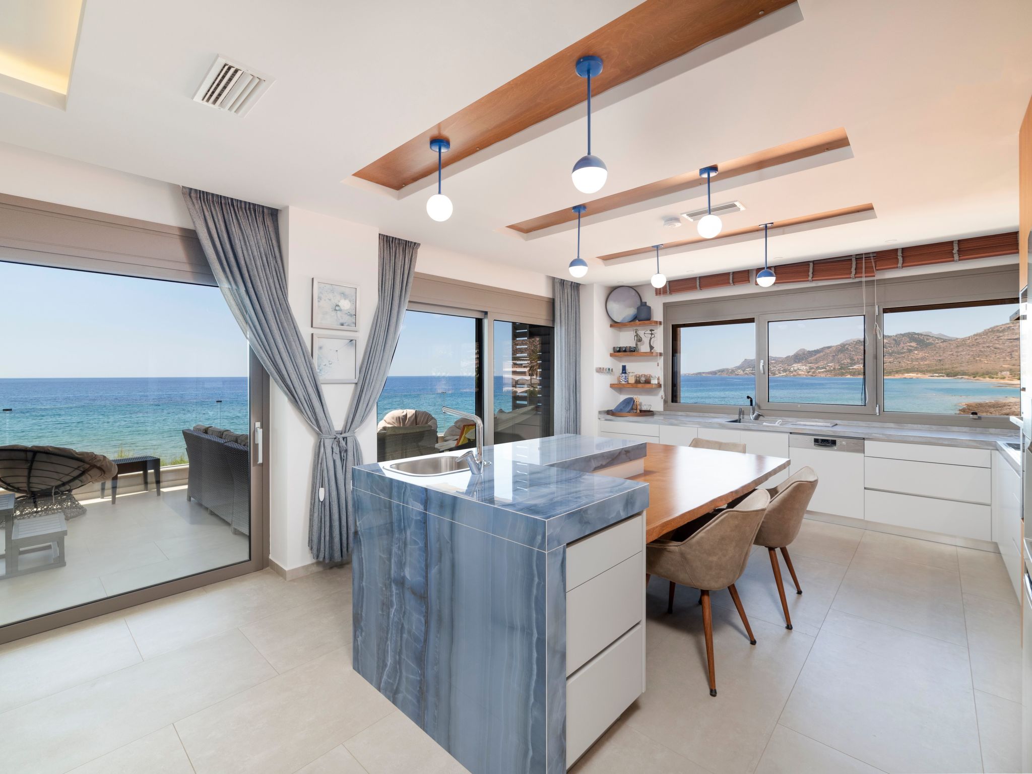 Villa Galilean Moons für 16 Personen und 8 Kinder-Image-tags.info