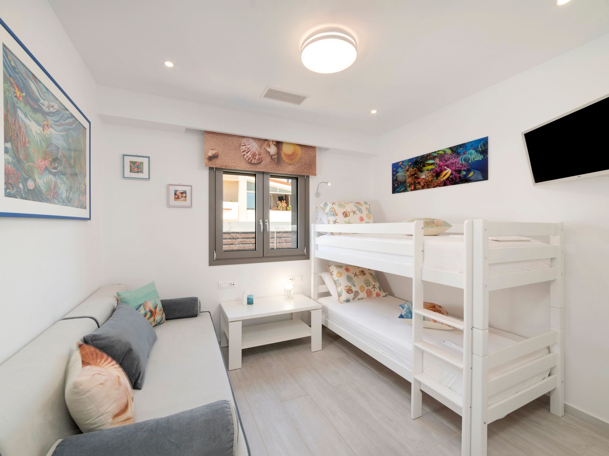 Villa Galilean Moons für 16 Personen und 8 Kinder-Image-tags.info