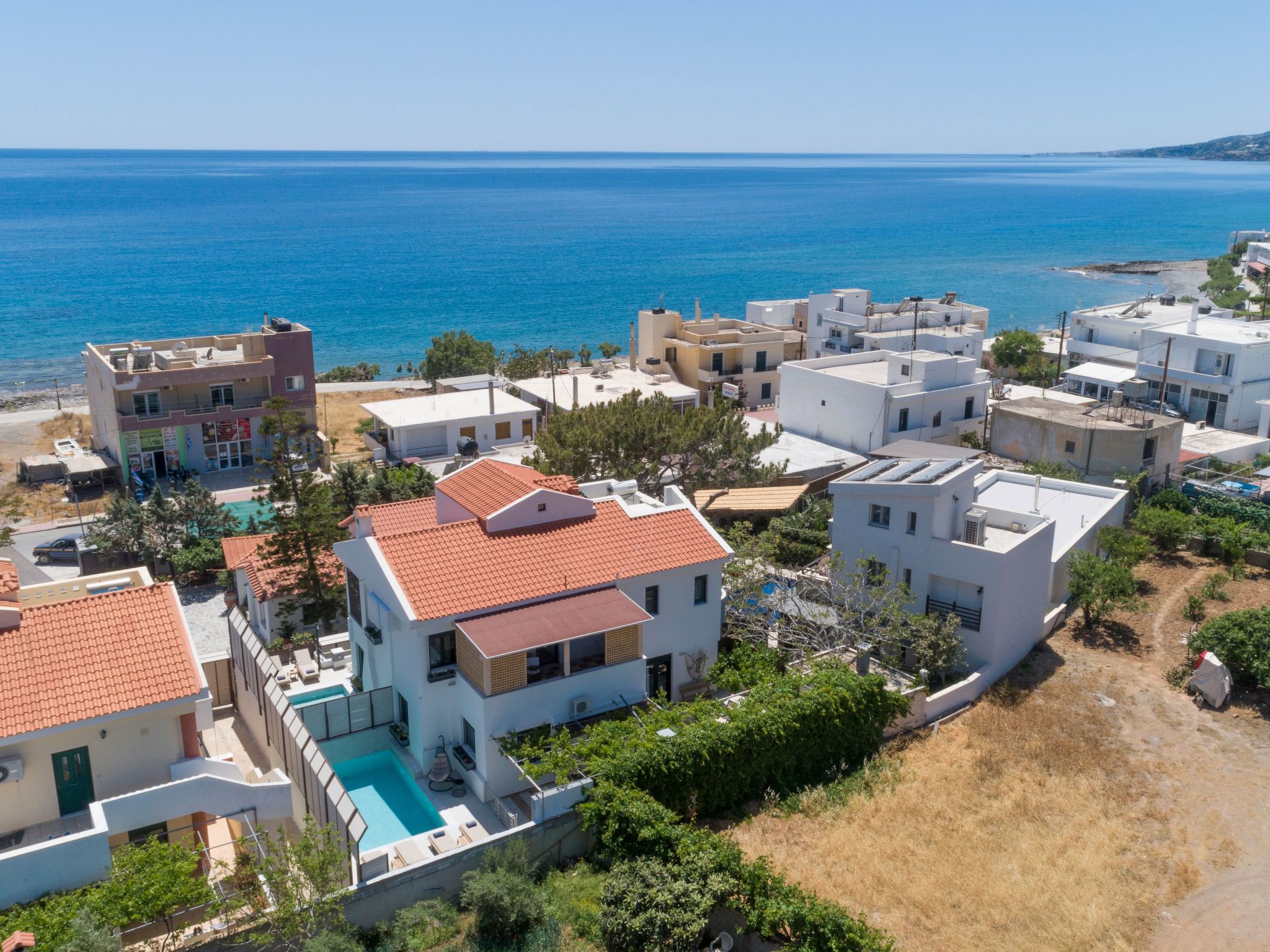 Luxuriöser Villenkomplex mit 14-16 Schlafzimmern in Strandnähe-Binnen