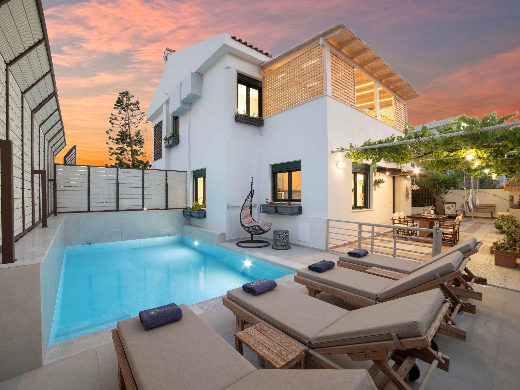 Luxuriöser Villenkomplex mit 14-16 Schlafzimmern in Strandnähe-Binnen