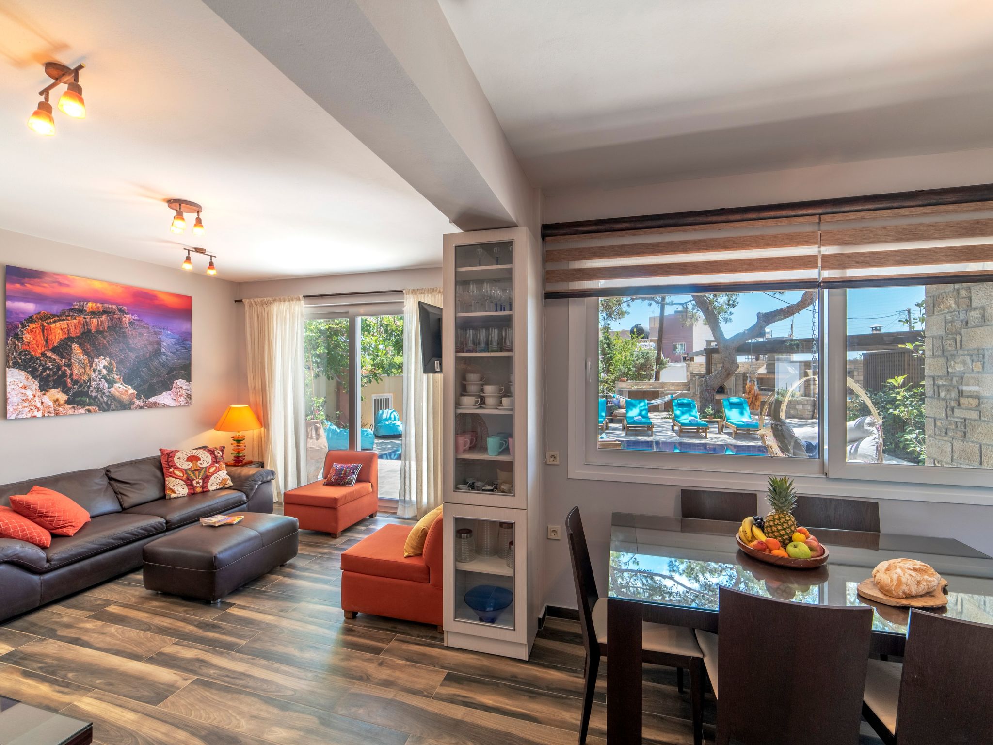 Luxuriöser Villenkomplex mit 14-16 Schlafzimmern in Strandnähe-Binnen