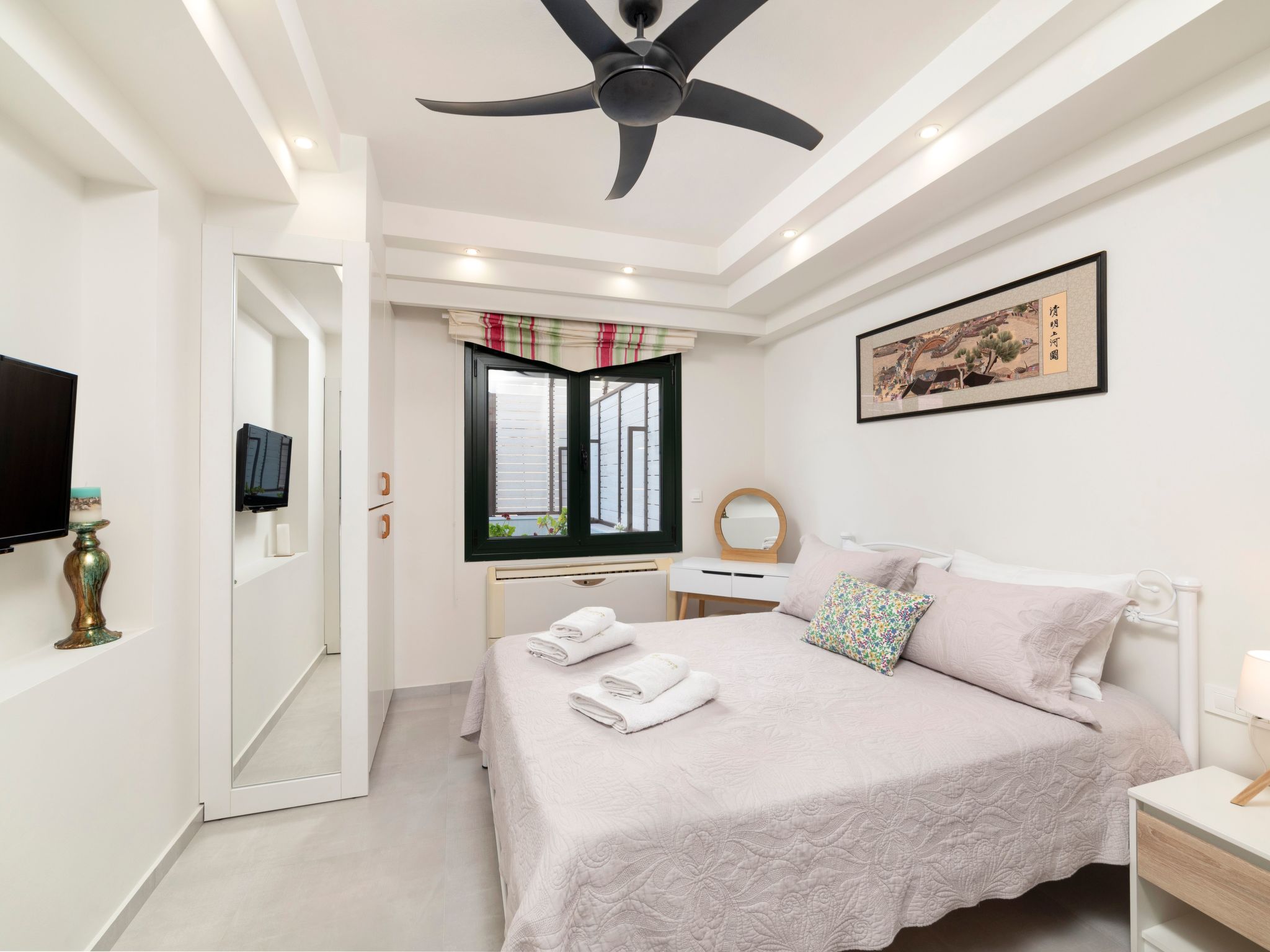 Luxuriöser Villenkomplex mit 14-16 Schlafzimmern in Strandnähe-Binnen