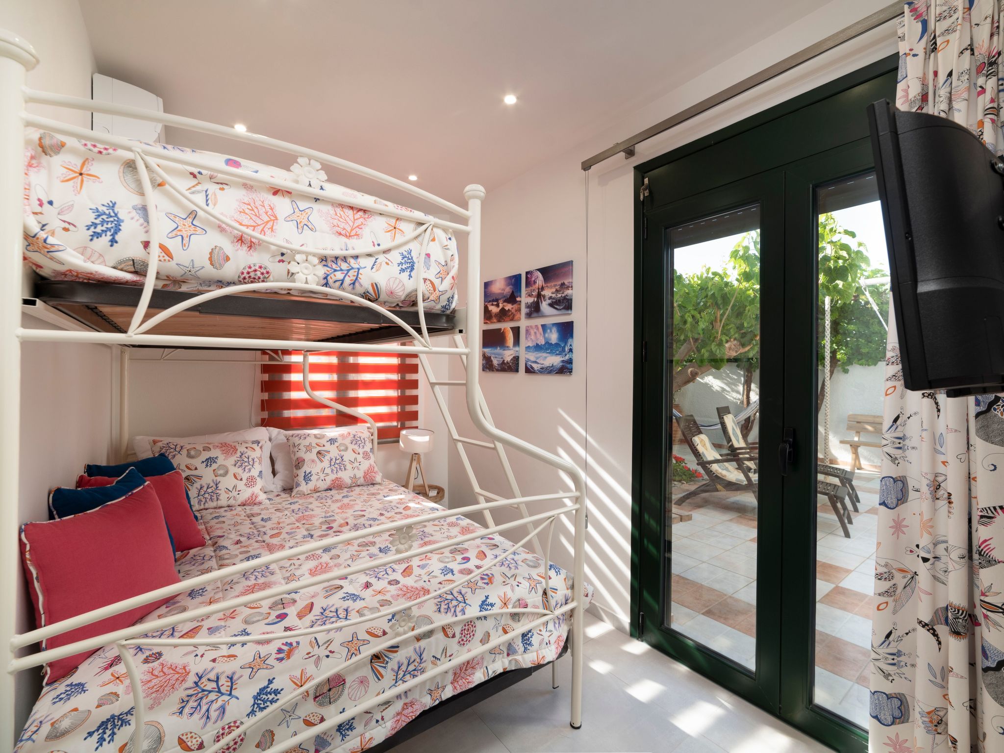 Luxuriöser Villenkomplex mit 14-16 Schlafzimmern in Strandnähe-Binnen