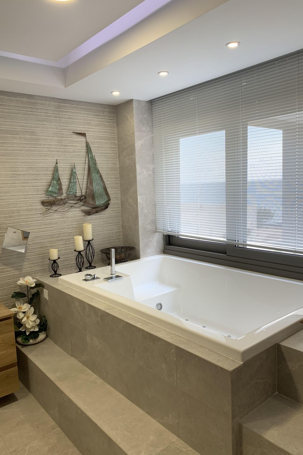 Stilvolle Wohnung mit atemberaubendem Ausblick-Image-tags.info