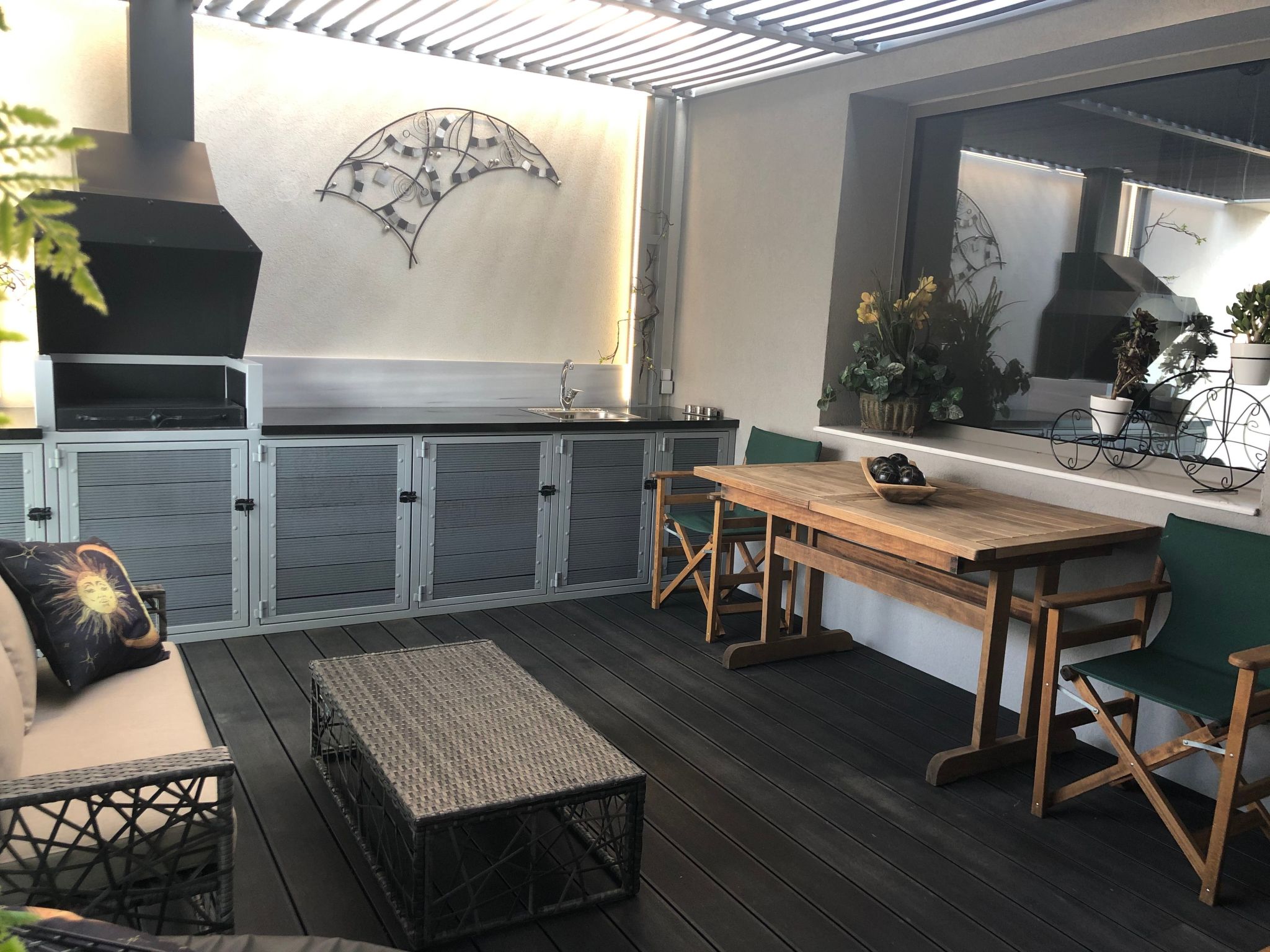 Stilvolle Wohnung mit atemberaubendem Ausblick-Image-tags.info