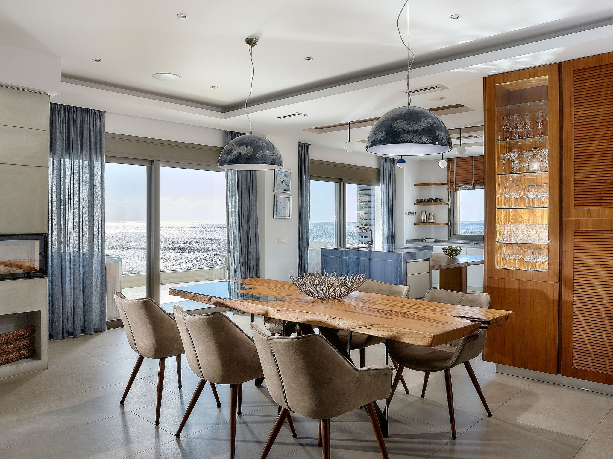 Stilvolle Wohnung mit atemberaubendem Ausblick-Image-tags.info