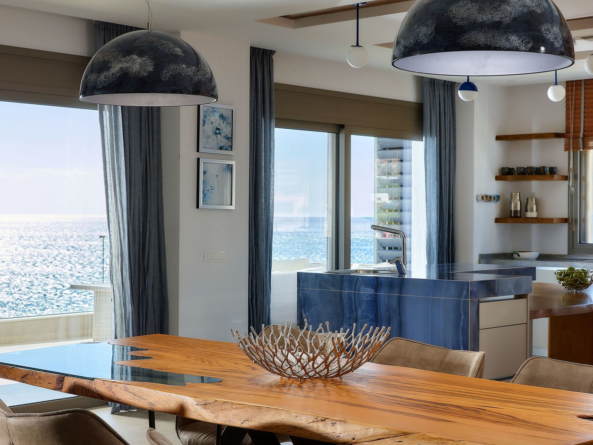 Stilvolle Wohnung mit atemberaubendem Ausblick-Image-tags.info