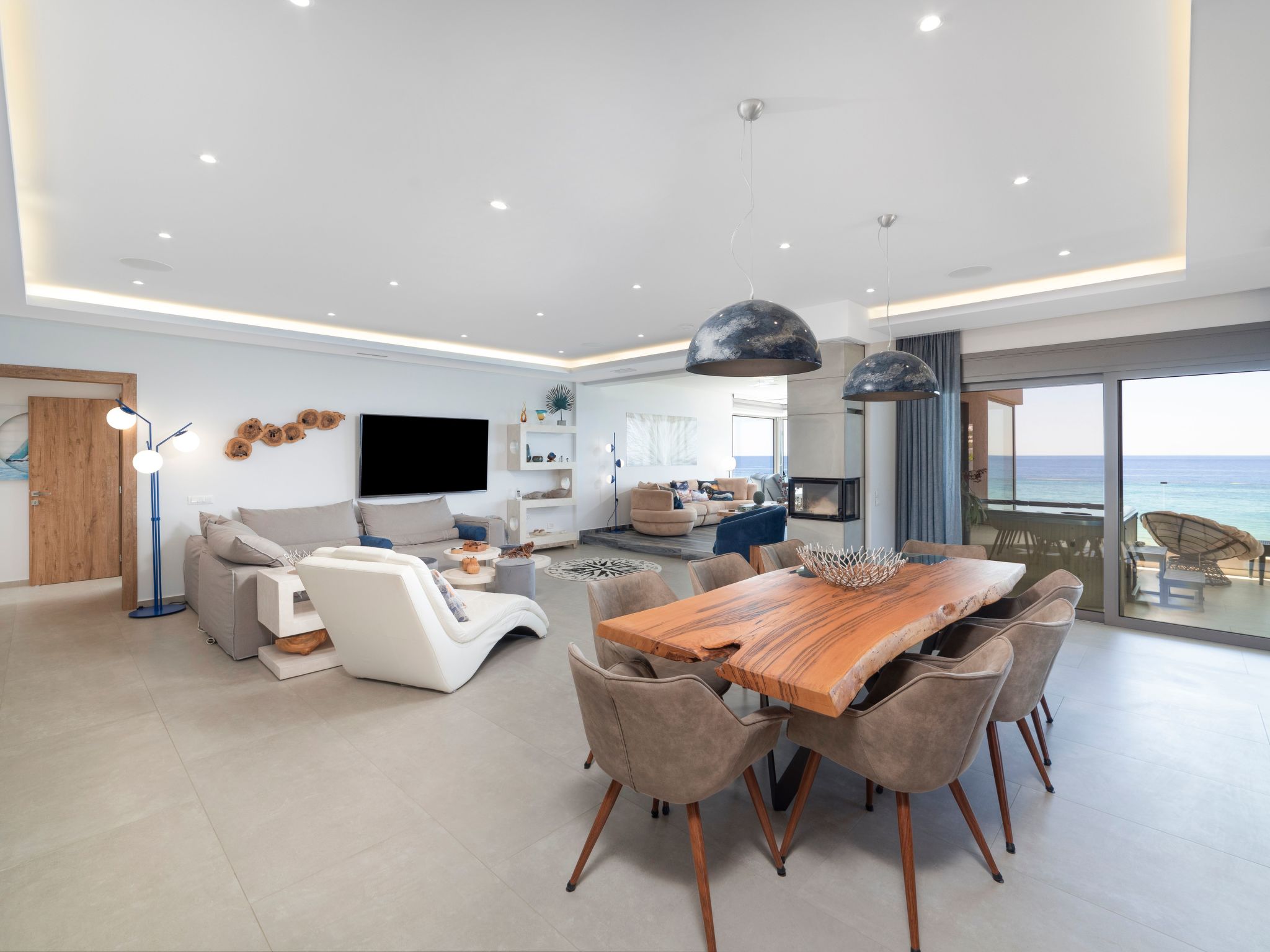 Stilvolle Wohnung mit atemberaubendem Ausblick-Image-tags.info