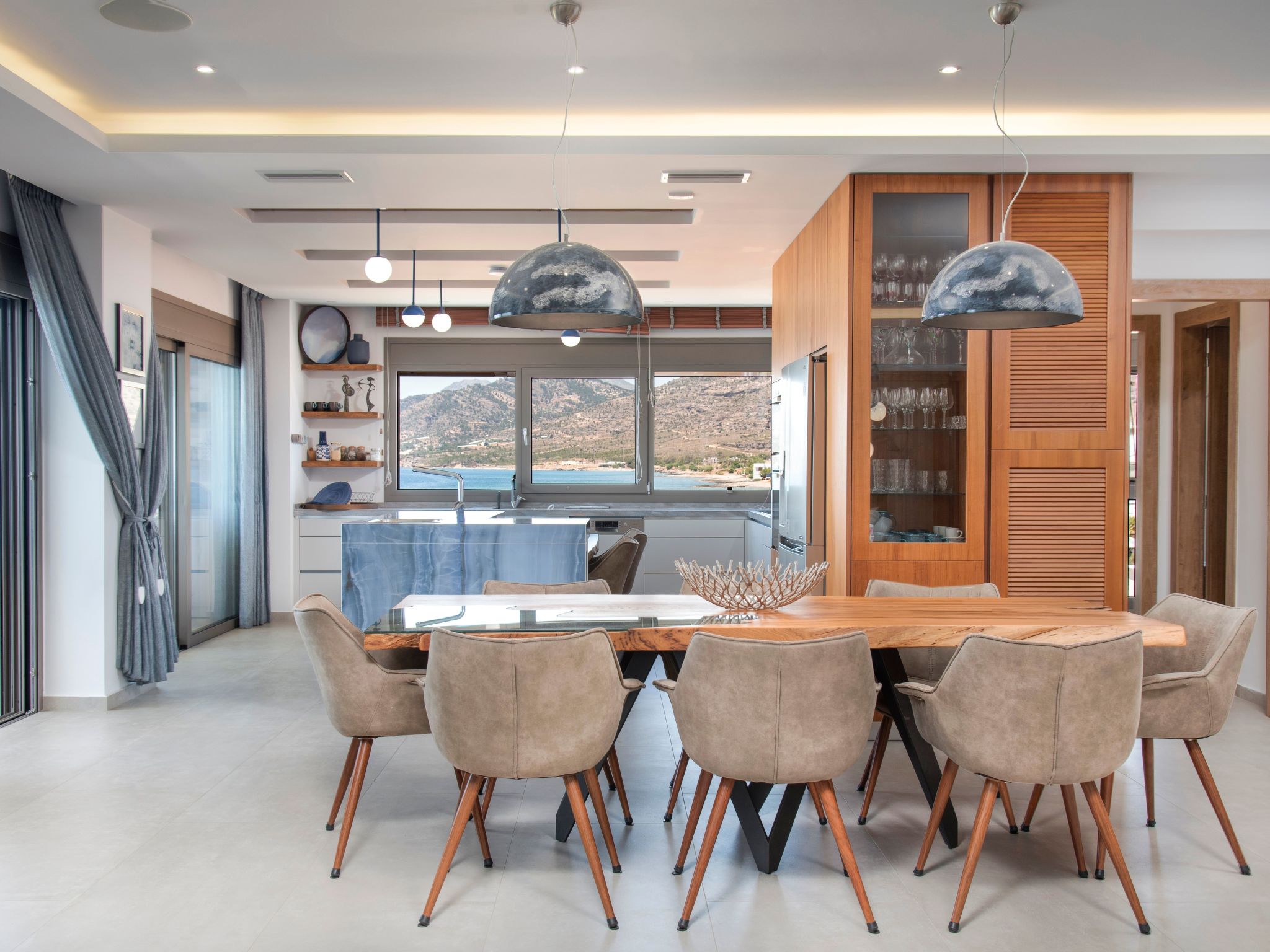 Stilvolle Wohnung mit atemberaubendem Ausblick-Image-tags.info