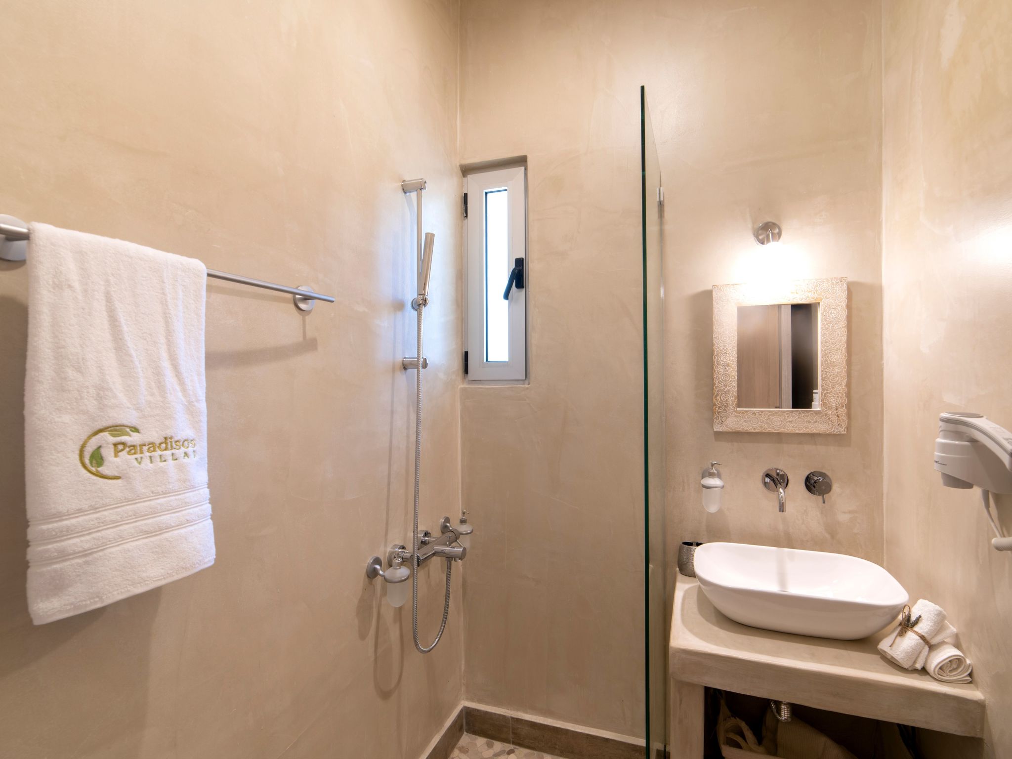 Paradisos für 14 Personen und 4 Kinder-Binnen