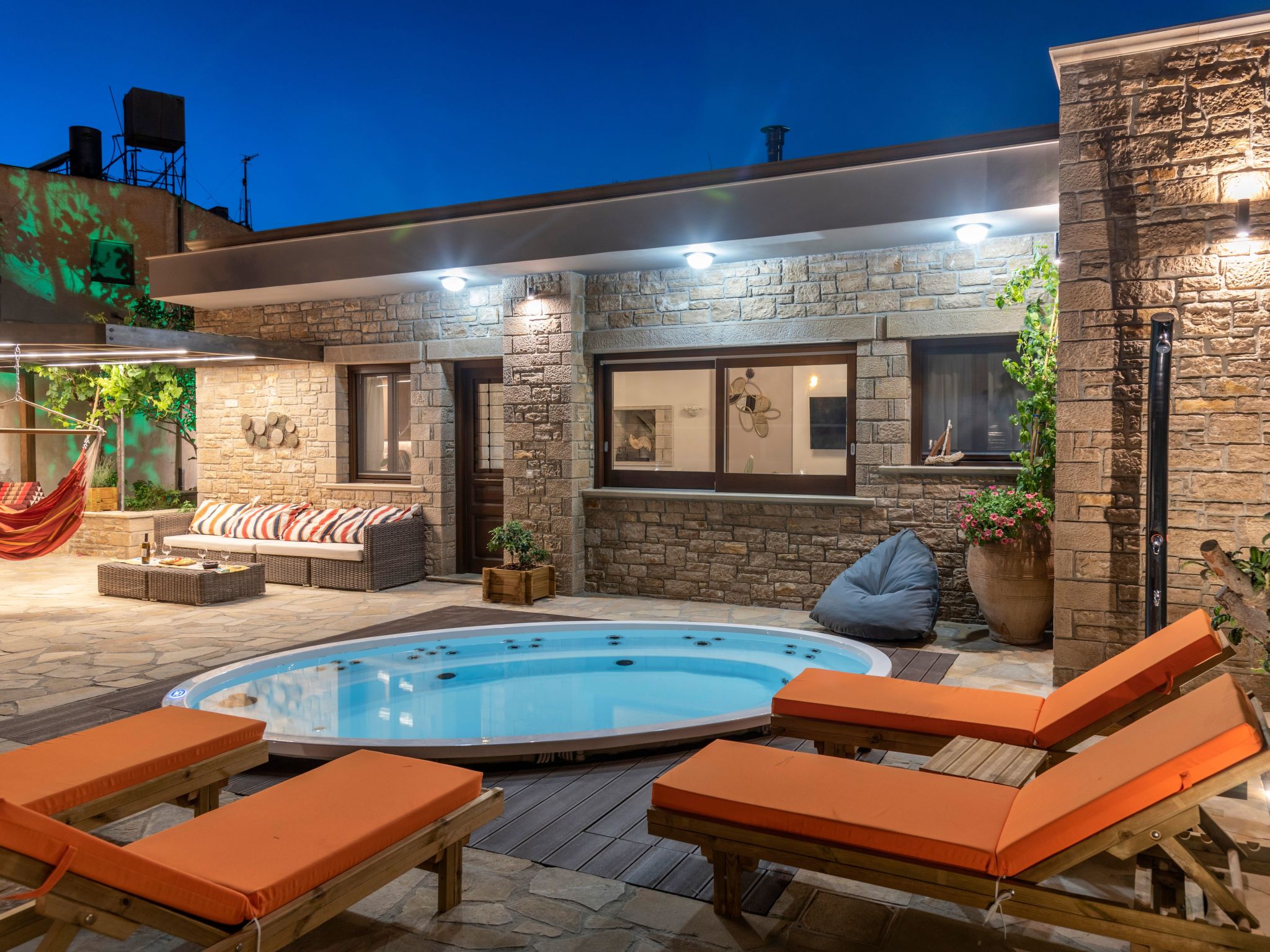 Paradisos für 14 Personen und 4 Kinder