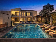 Villa Harmonia: Luxe nieuwbouw aan zee met privézwembad op Kreta - thumbnail 1