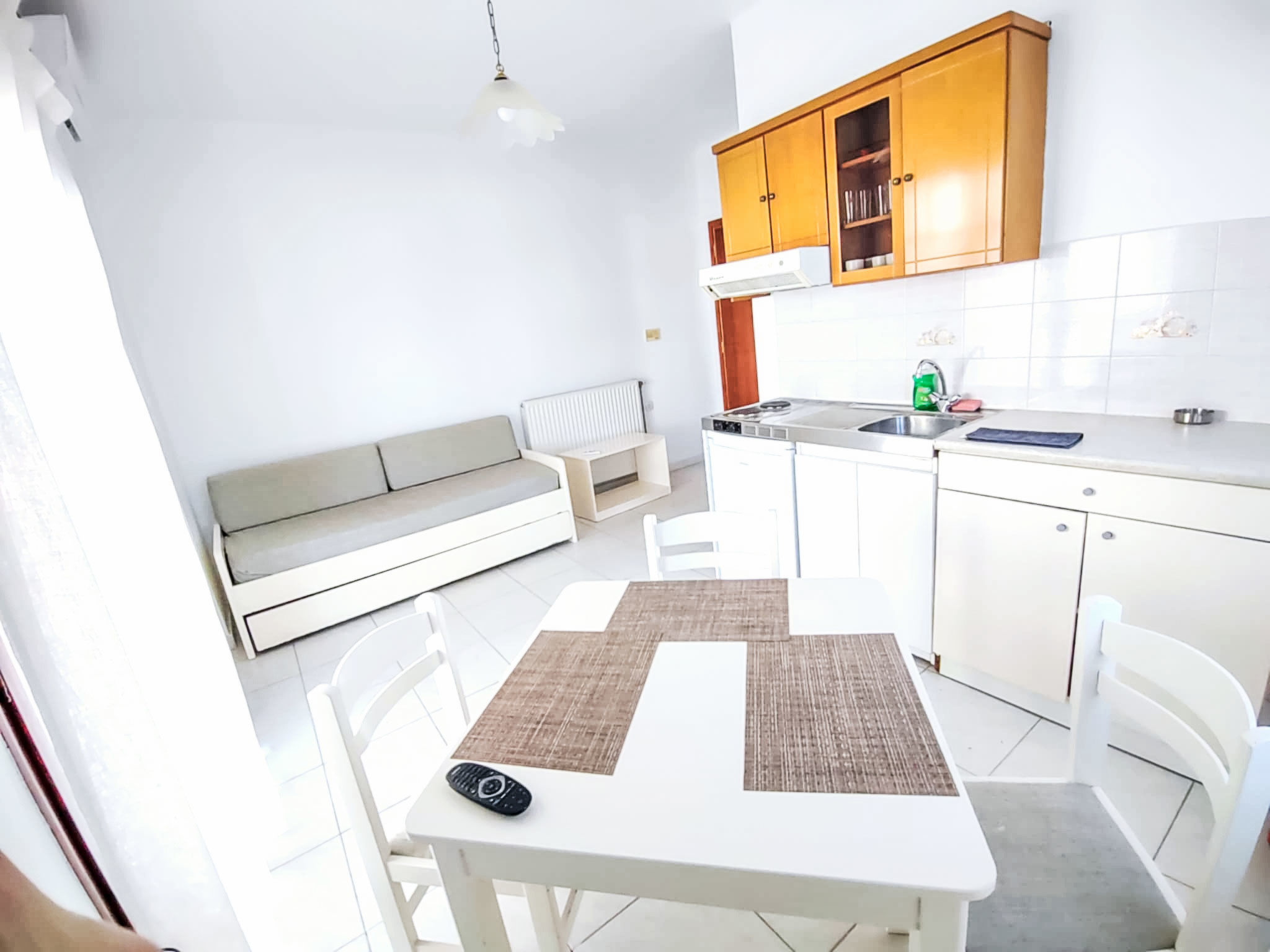 Sunny apartment number 1 - Binnen