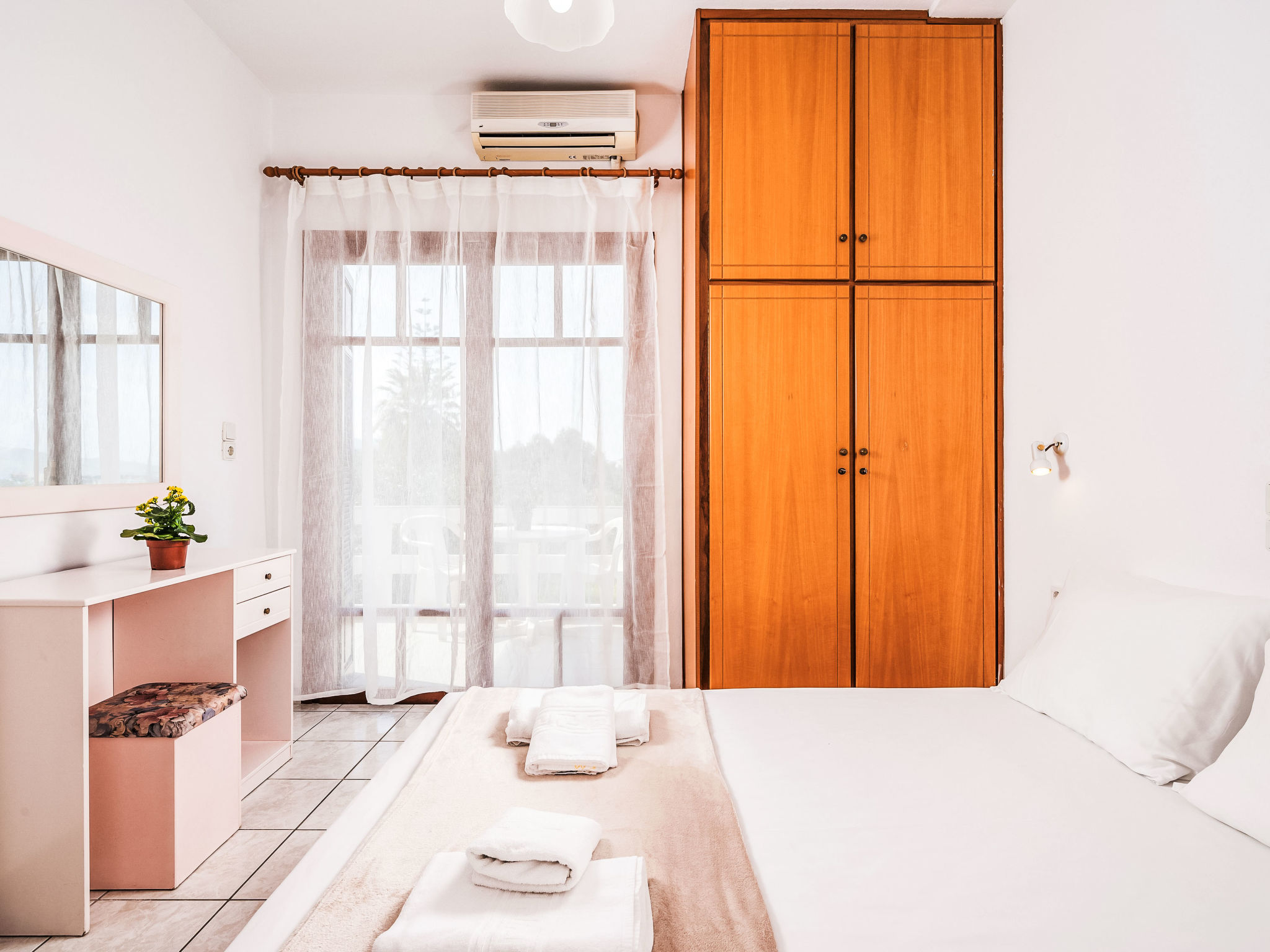 Apartment 7 with seaview and beautiful sunset - Binnen