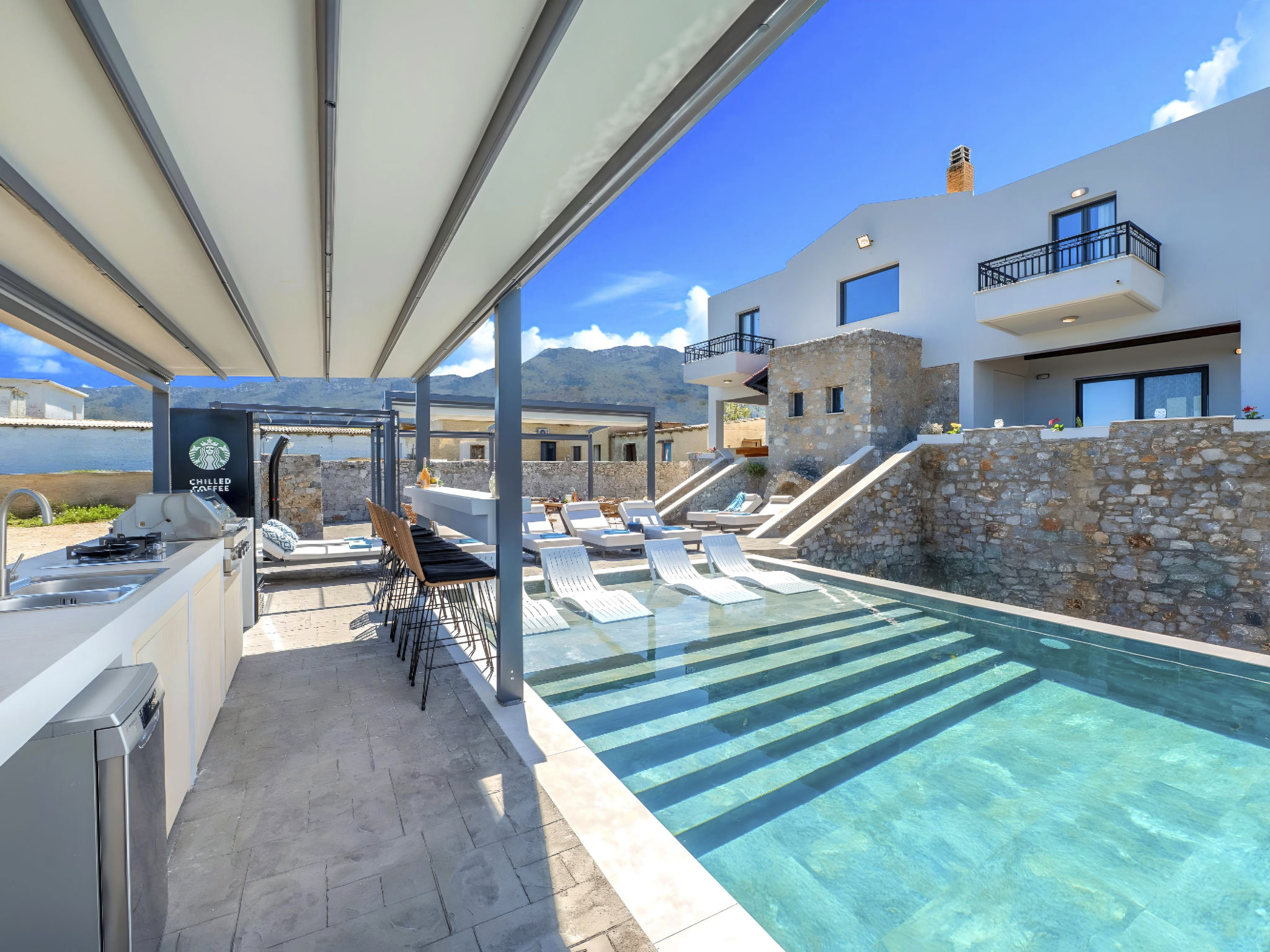 Grey Grand Villa Privater Pool-Drinnen