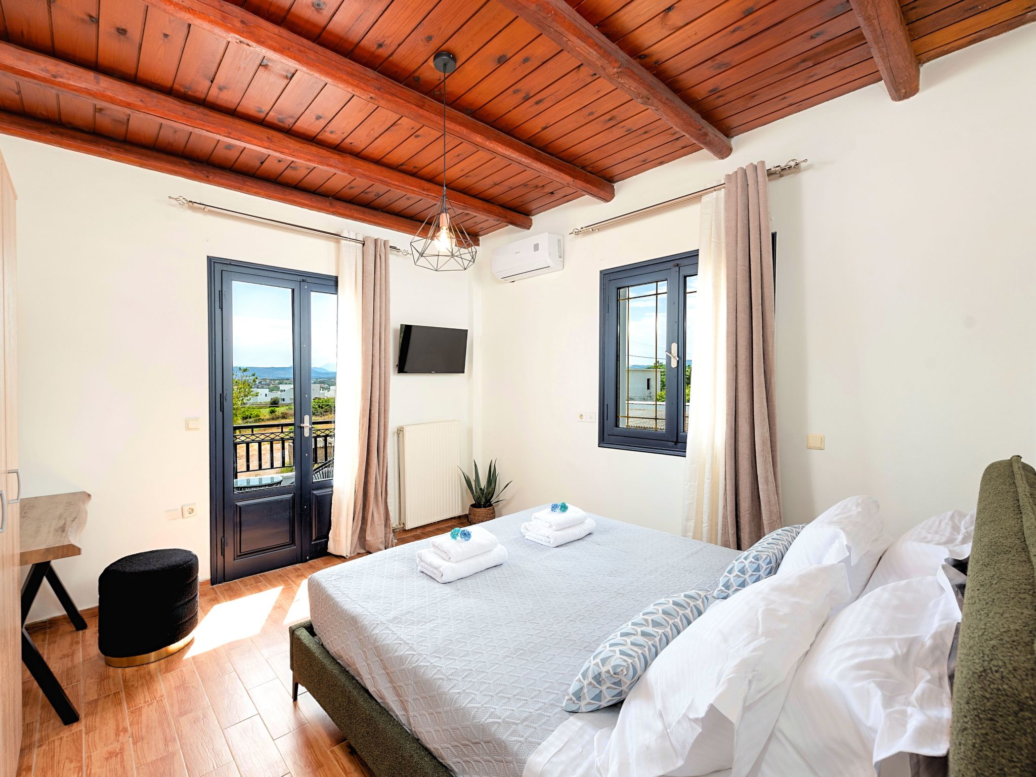 Grey Grand Villa Privater Pool-Drinnen