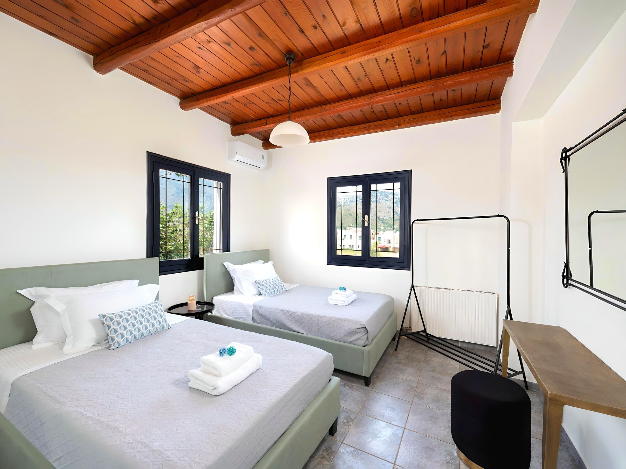 Grey Grand Villa Privater Pool-Drinnen