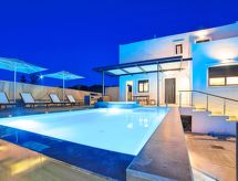 Moderne woning met privézwembad en uitzicht op zee, 150m van het meer - thumbnail 1