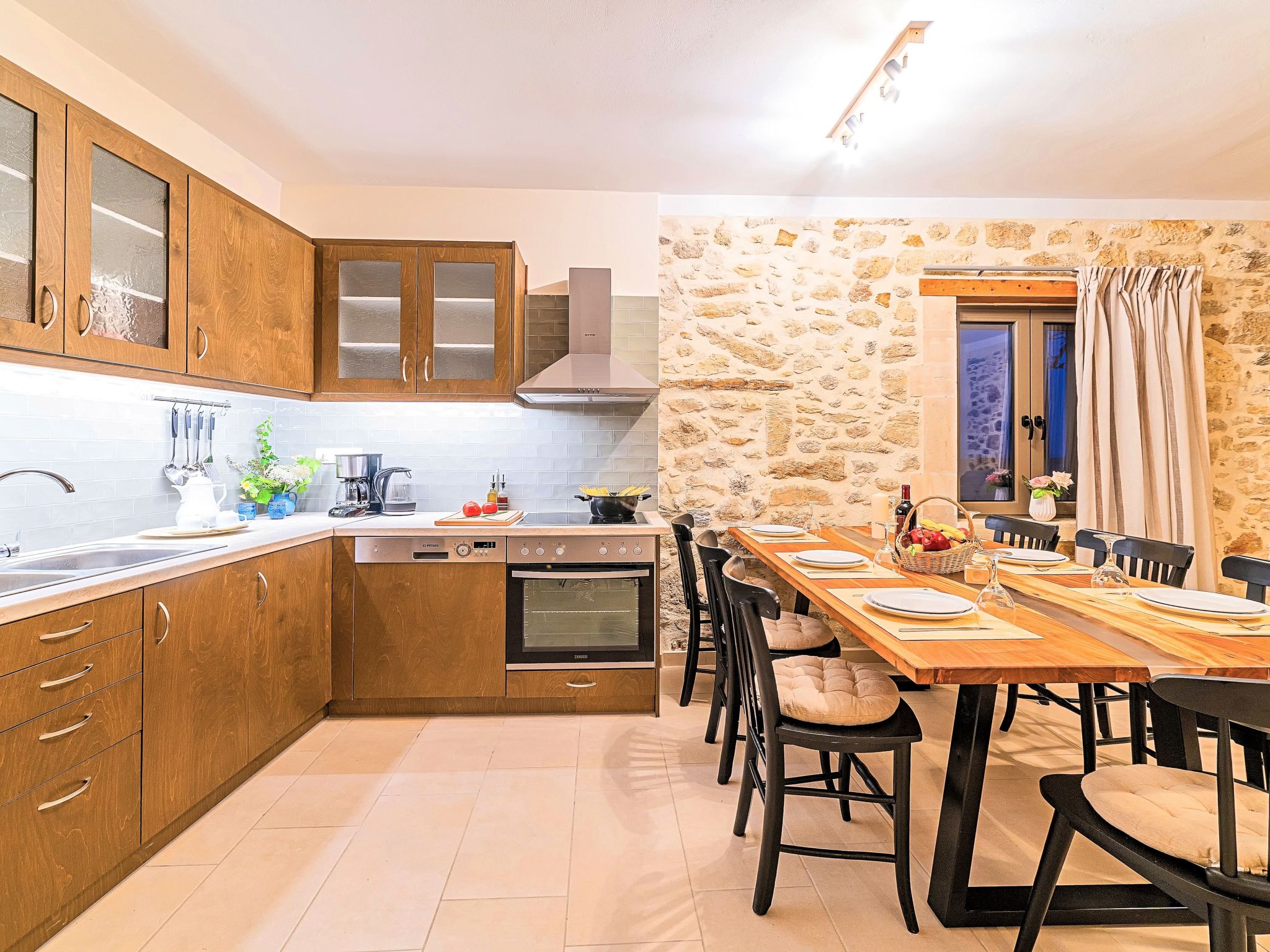 Für 12 Personen in Agia Paraskevi Nordkreta, Kreta (Nordküste Kretas)-Binnen