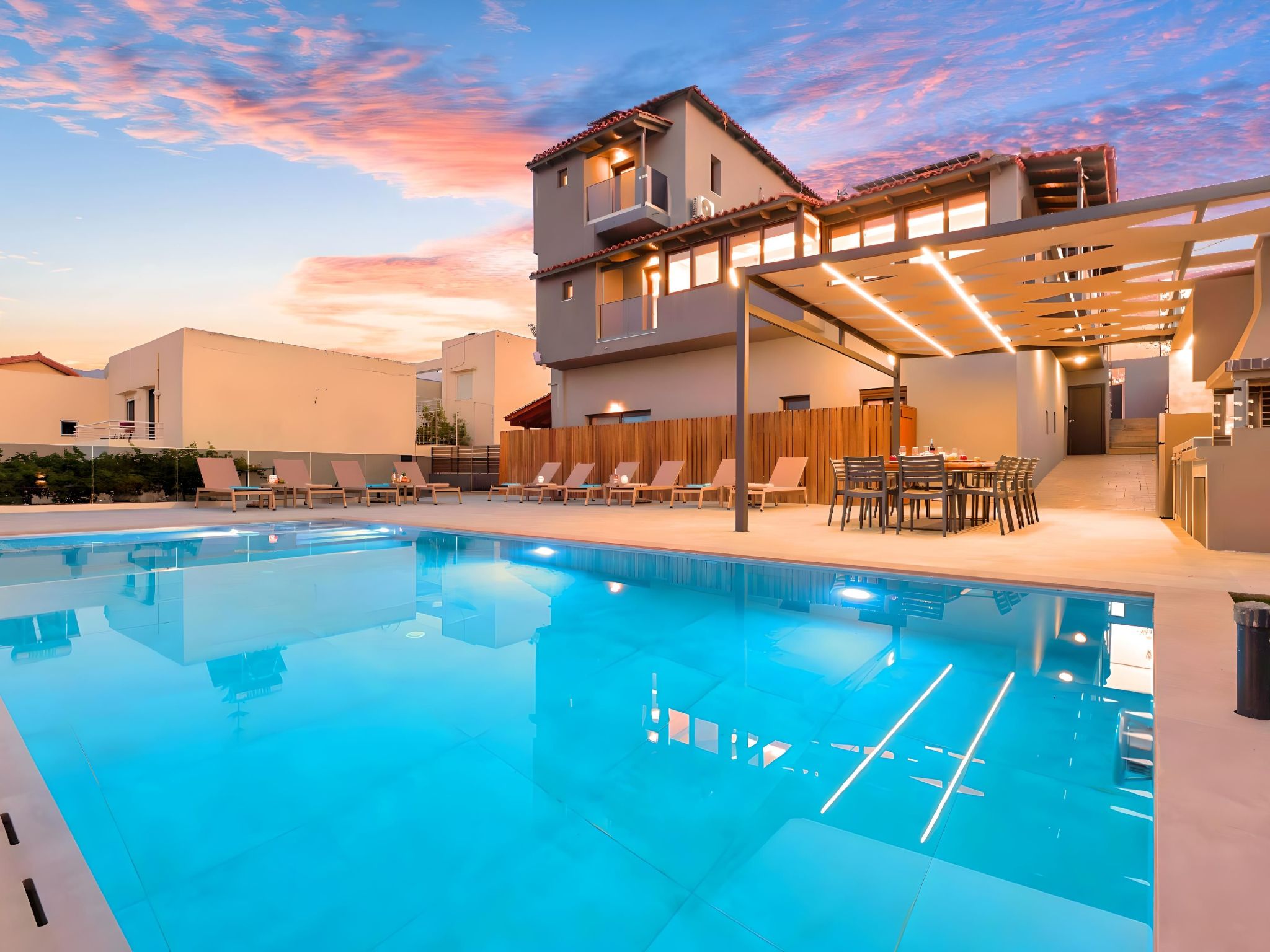 Escape to the beautiful landscapes of Dramia, Kreta, where our splendid holiday house awaits to offer you an unforgettable experience. Designed to accommodate up to 12 guests, this exquisite property ..