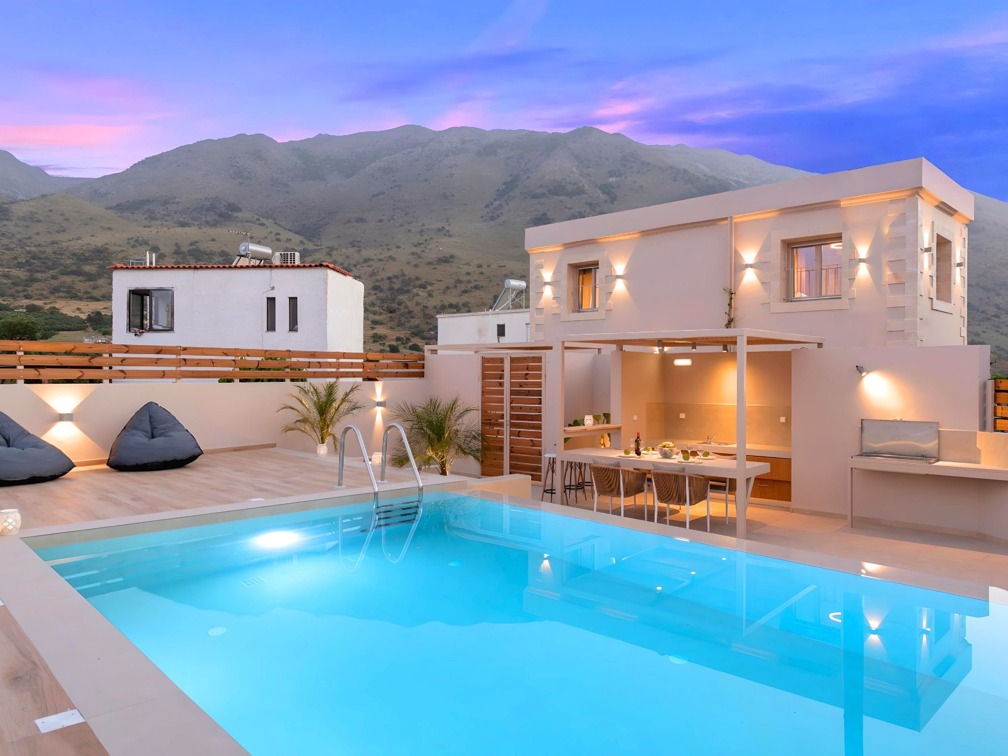 Hidden Gem Villa Pool und Jaccuzzi-Binnen