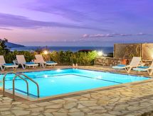 für 10 Personen in Kournas, Kreta (West-Kreta)