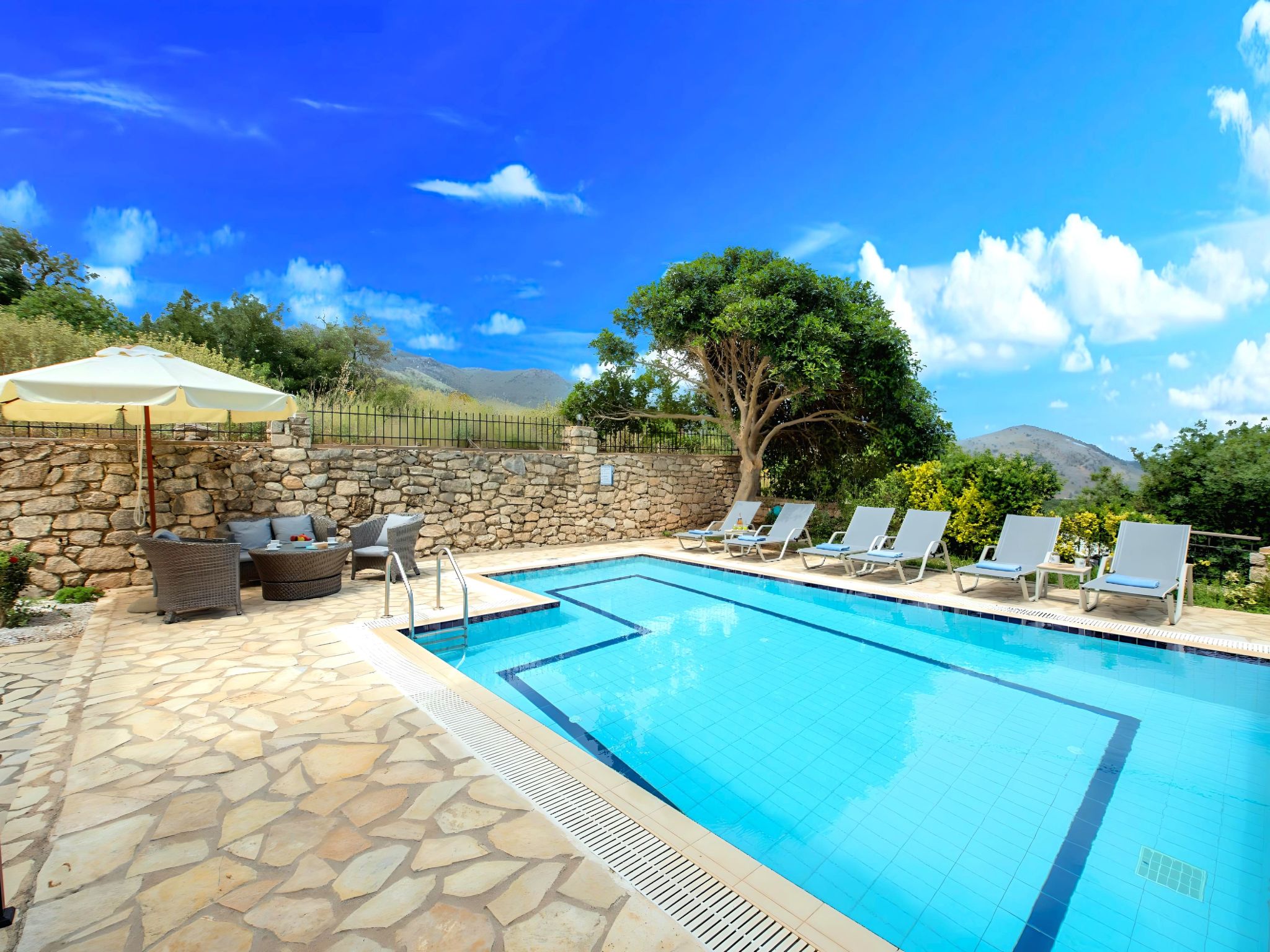 Nettes Ferienhaus in Georgioupoli mit Garten, Grill und Terrasse und Panoramabl