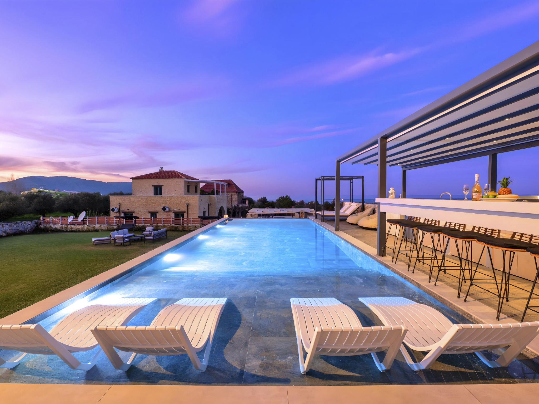 Grey Grand Villa: Luxe vakantievilla met privézwembad op Kreta, 1km van zee - foto 36