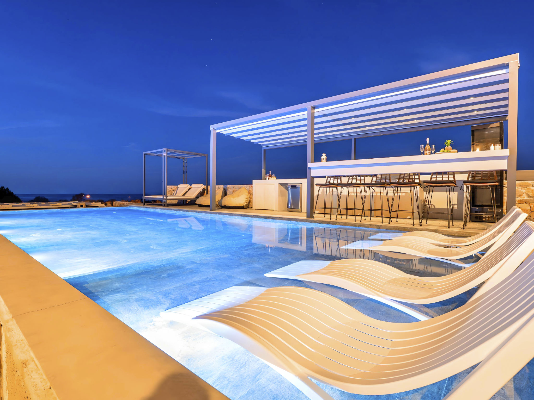 Grey Grand Villa: Luxe vakantievilla met privézwembad op Kreta, 1km van zee - foto 39