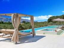 Celestial Luxury Villa met privézwembad en jacuzzi voor 14 personen - thumbnail 5
