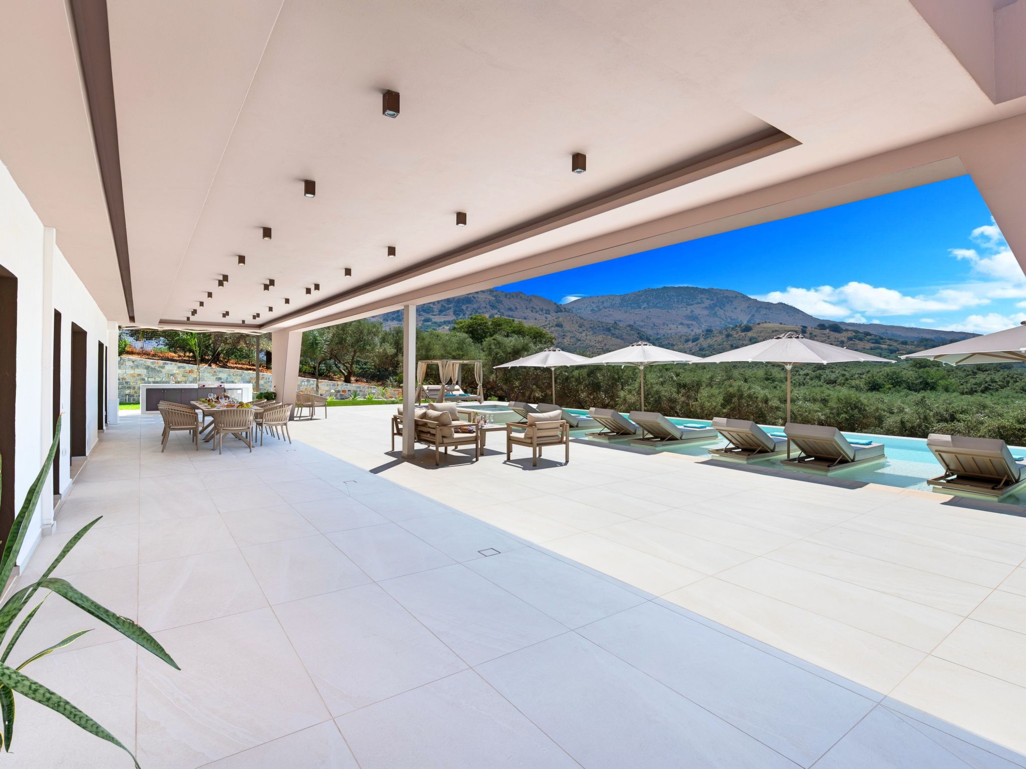 Celestial Luxury Villa Privater Pool Jaccuzi-Binnen